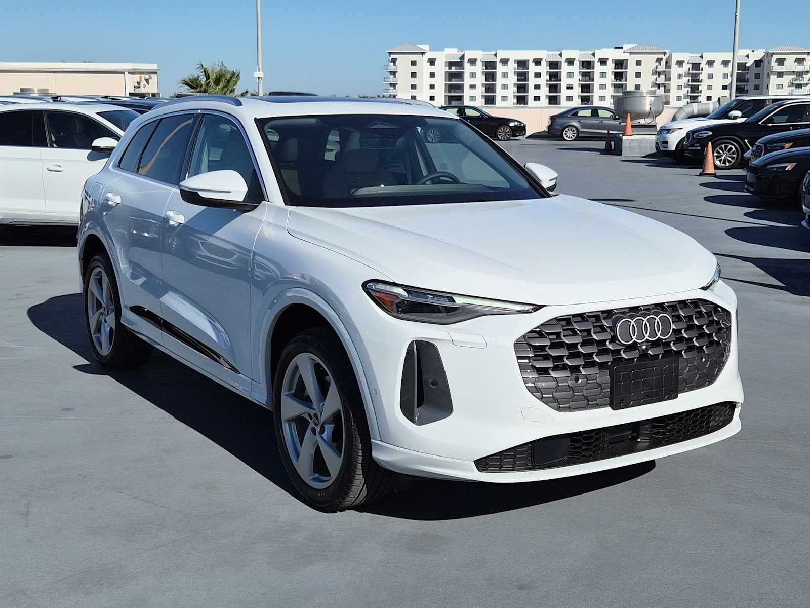 Thumbnail: 2025 Audi Q5 - 8