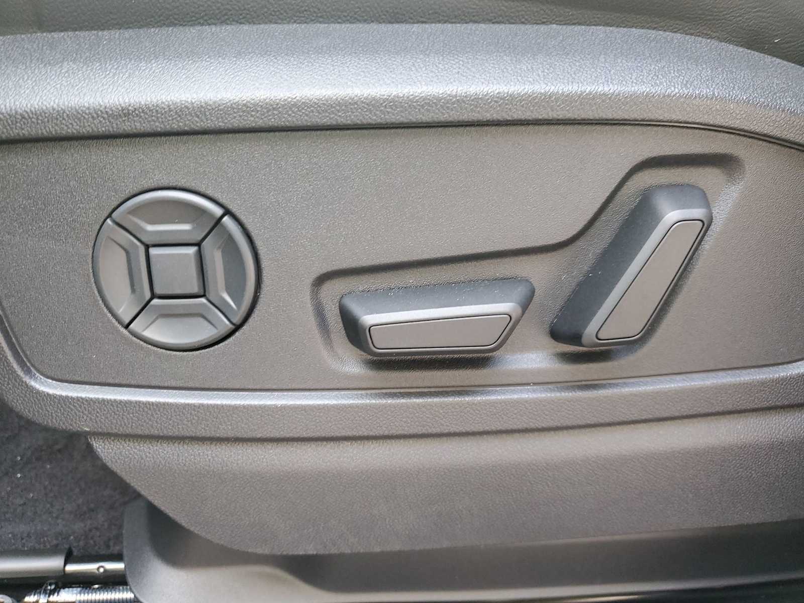 Thumbnail: 2025 Audi Q5 - 13