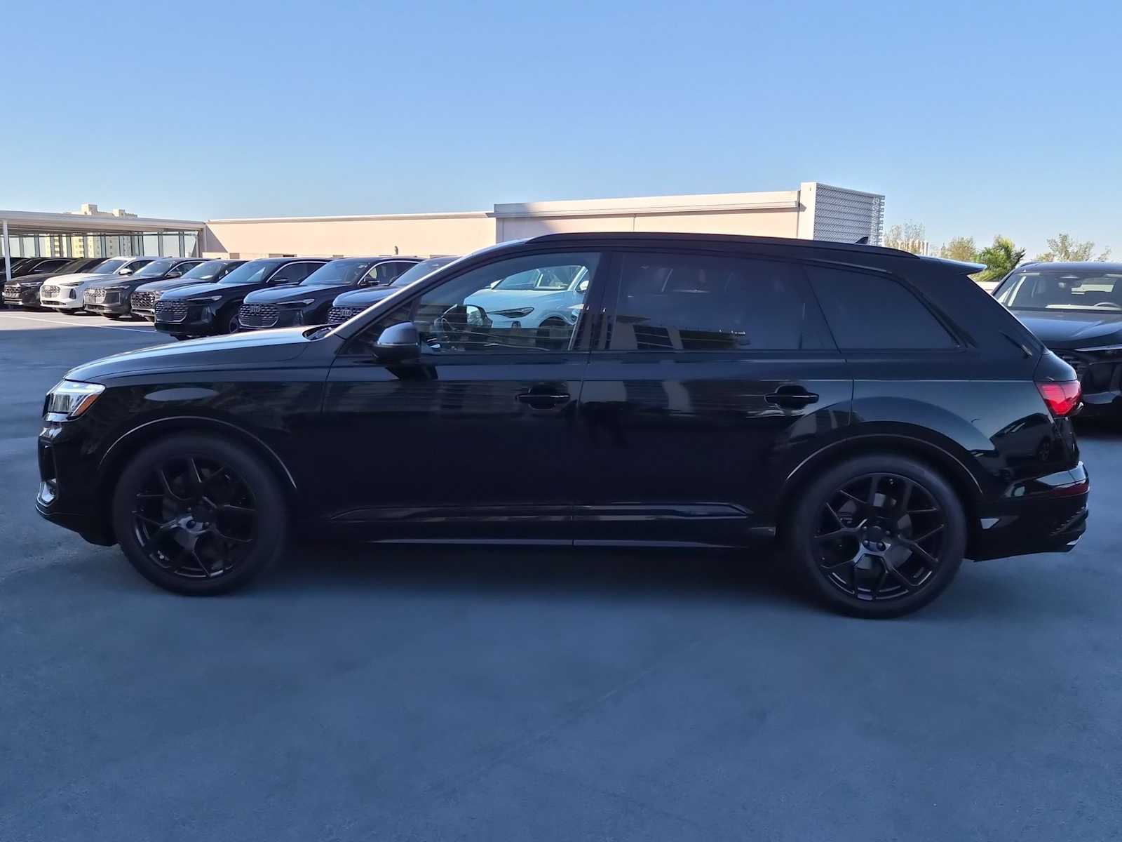 Thumbnail: 2026 Audi SQ7 - 3