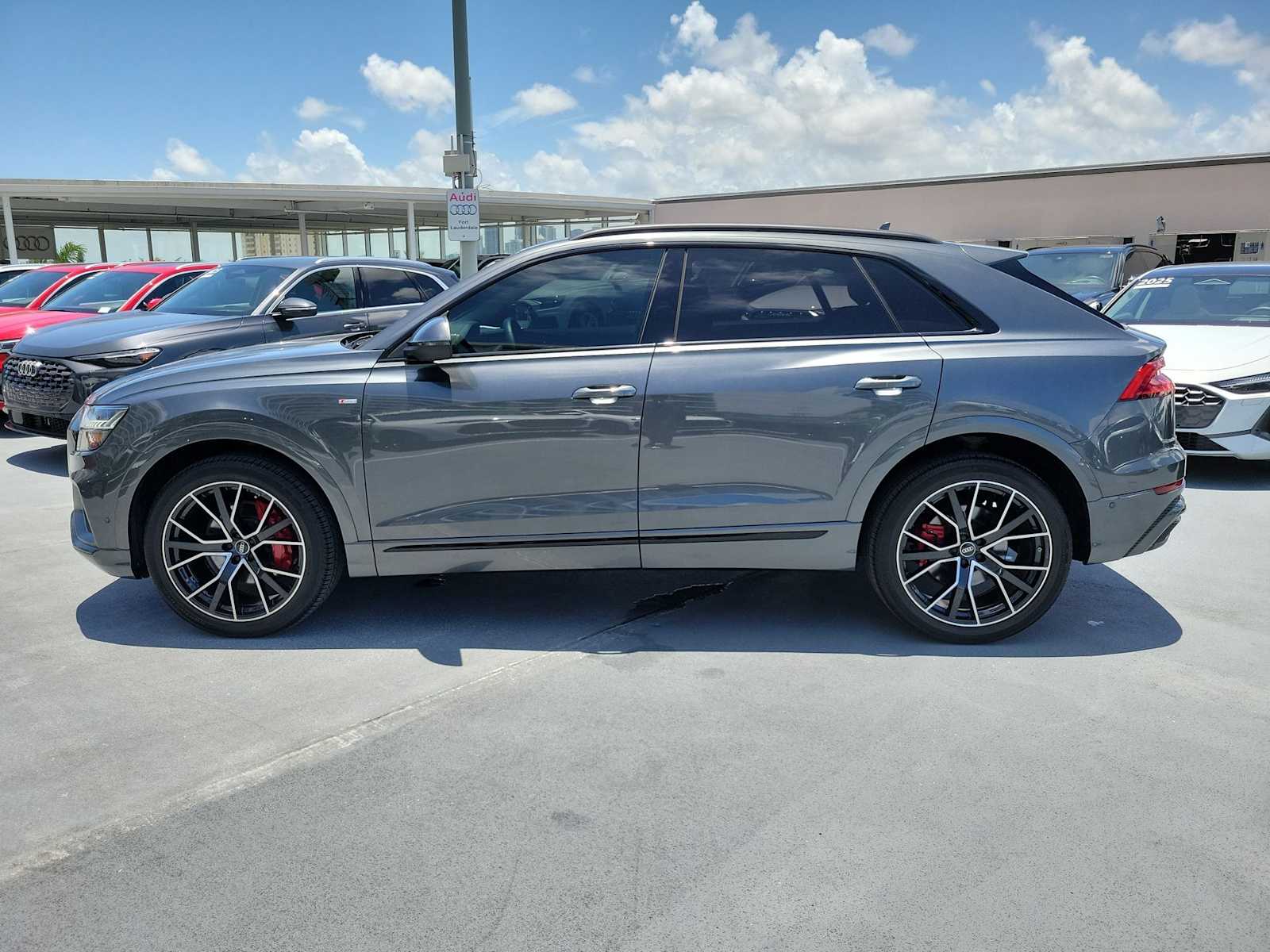 Thumbnail: 2023 Audi Q8 - 3