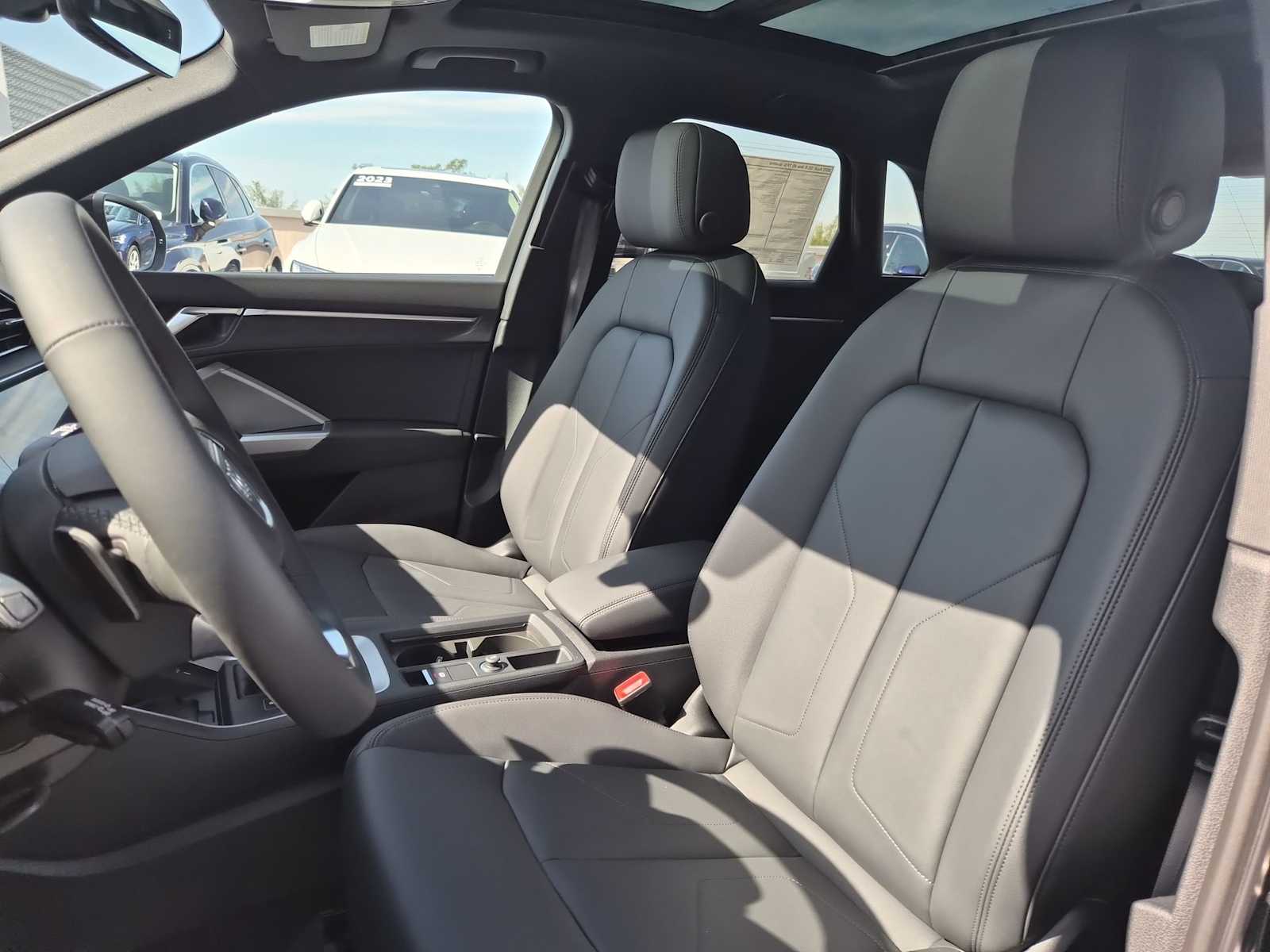 Thumbnail: 2025 Audi Q3 - 15