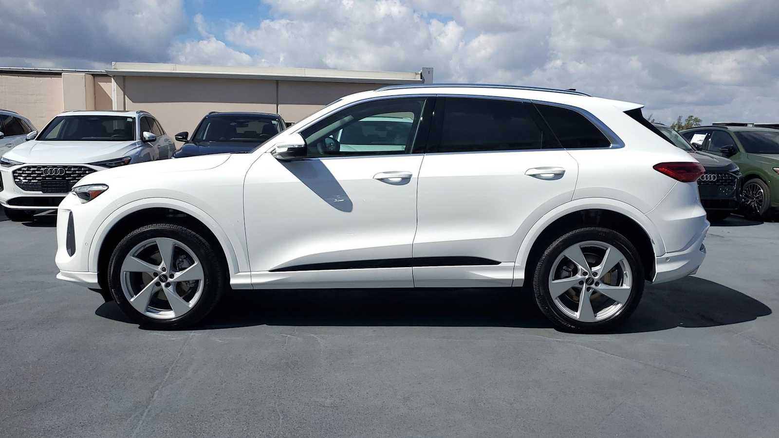 Thumbnail: 2025 Audi Q5 - 3