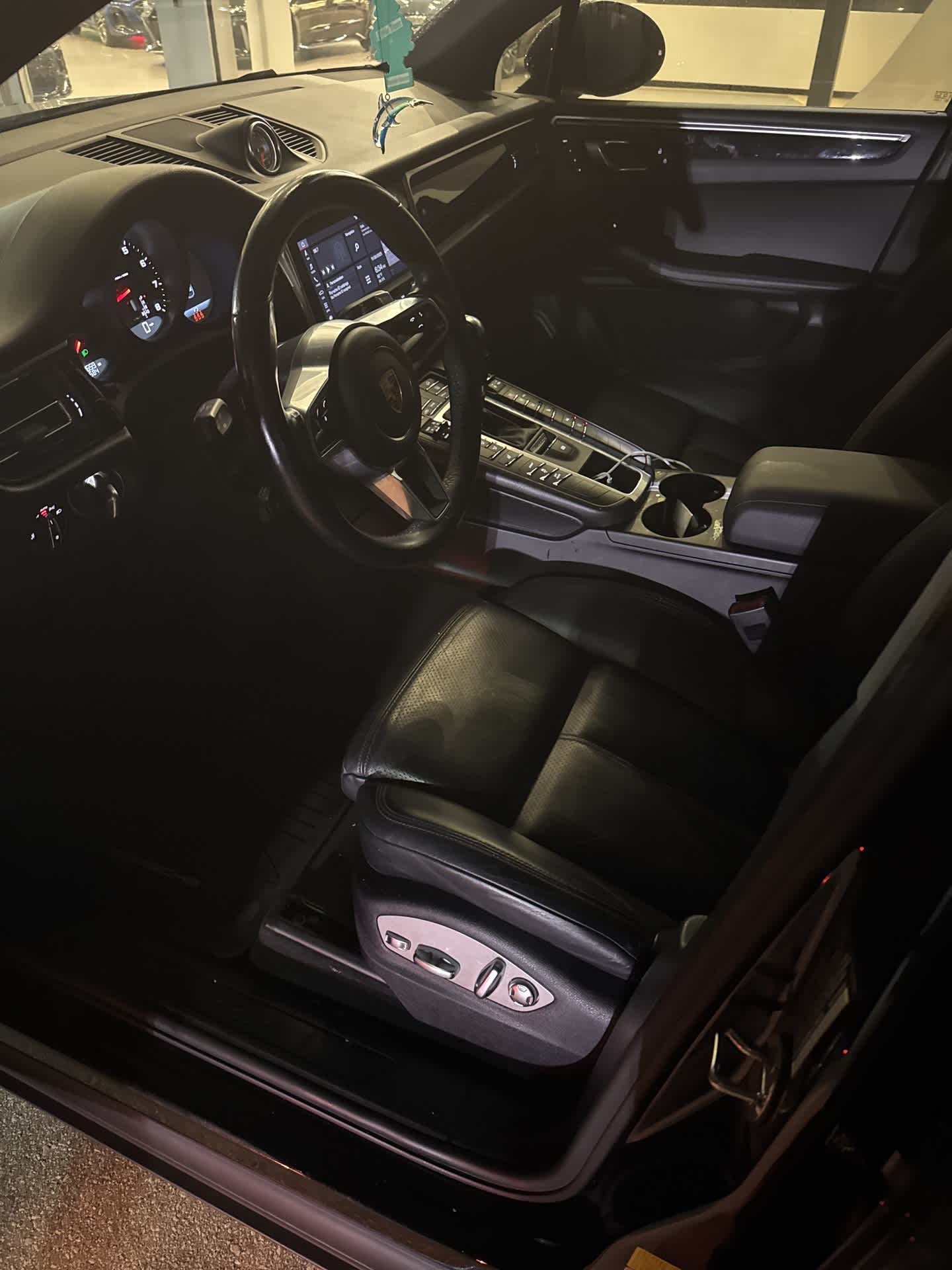 Thumbnail: 2021 Porsche Macan - 5