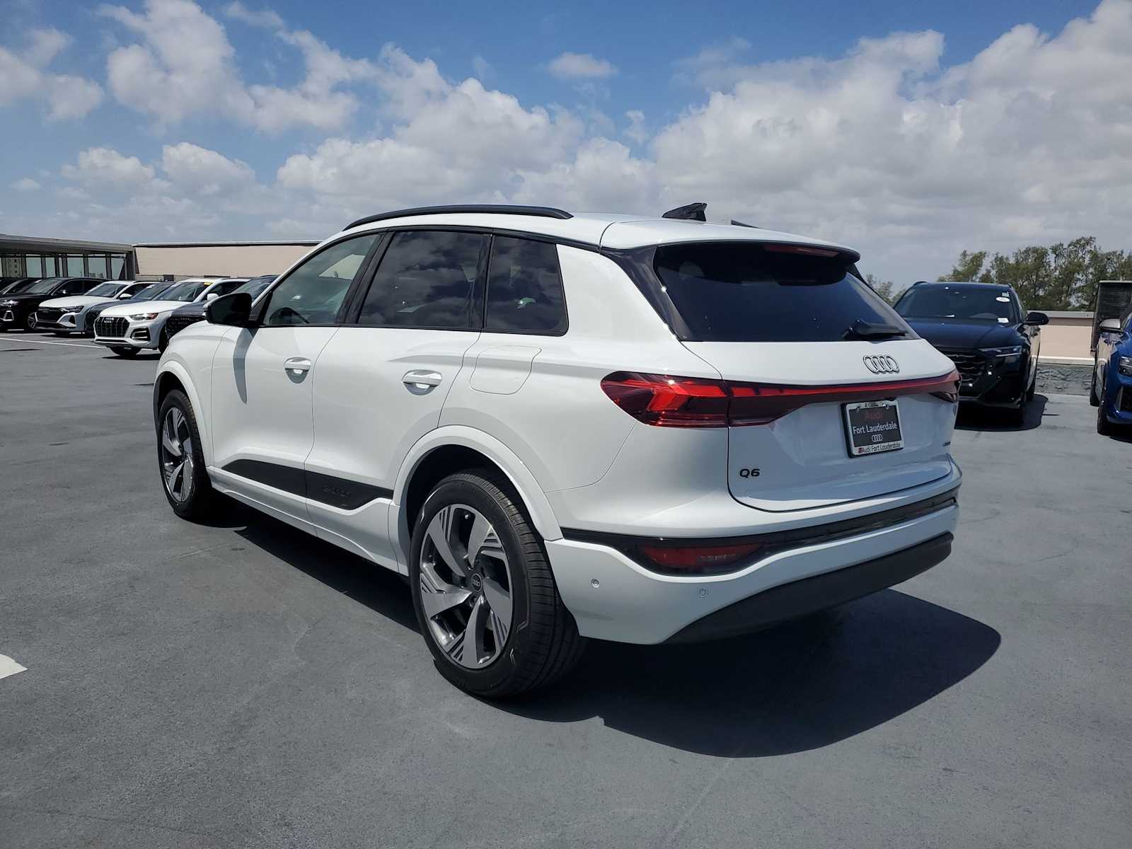 Thumbnail: 2025 Audi Q6 e-tron - 4