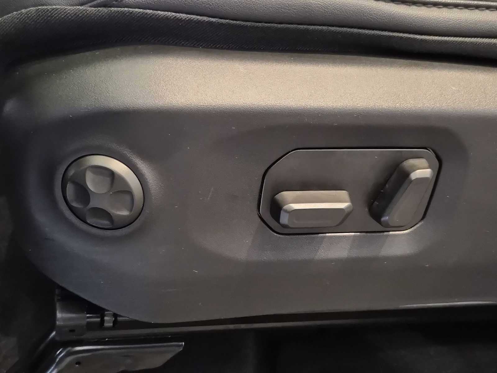 Thumbnail: 2025 Jeep Wrangler - 15