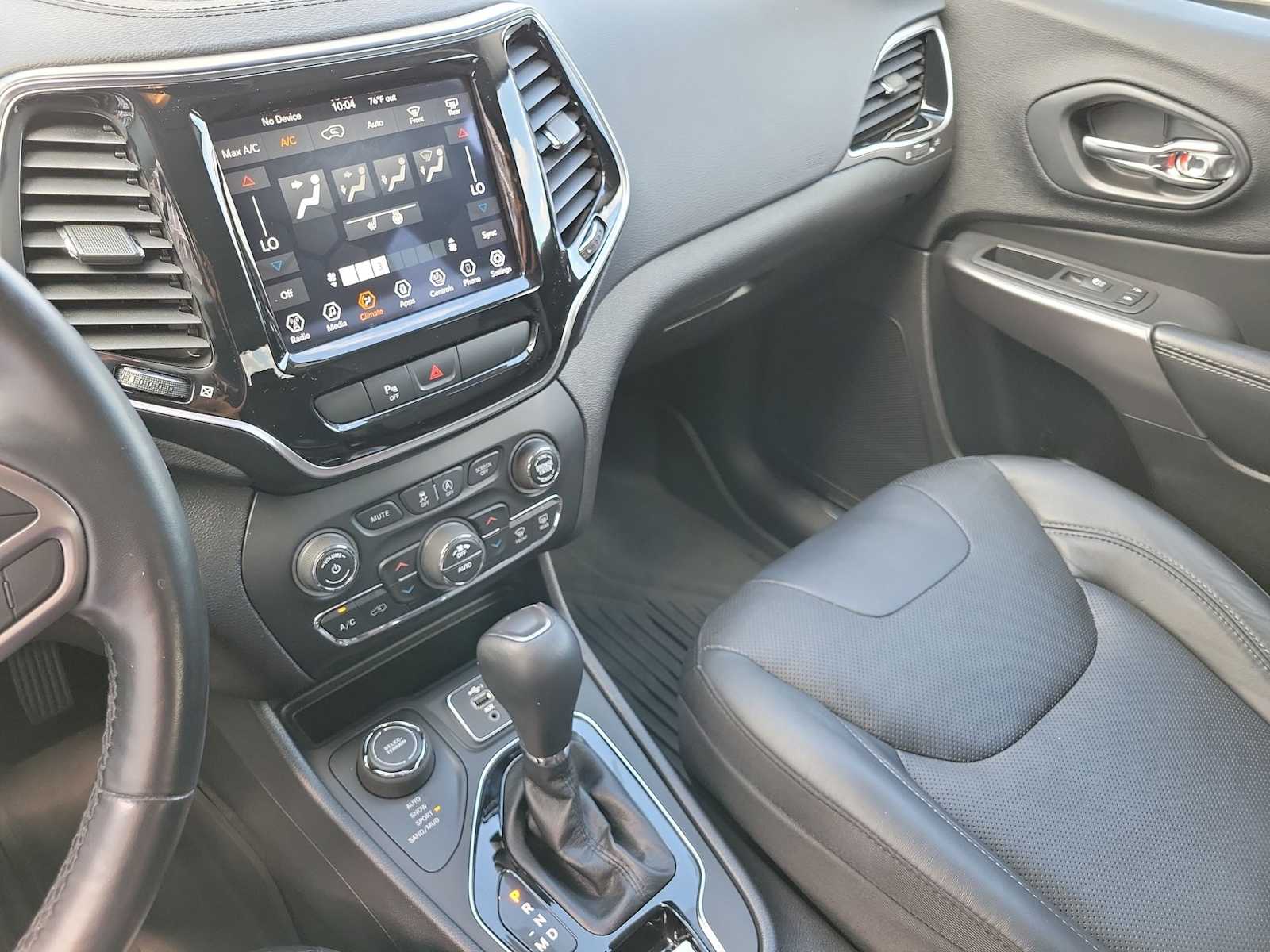 Thumbnail: 2020 Jeep Cherokee - 24