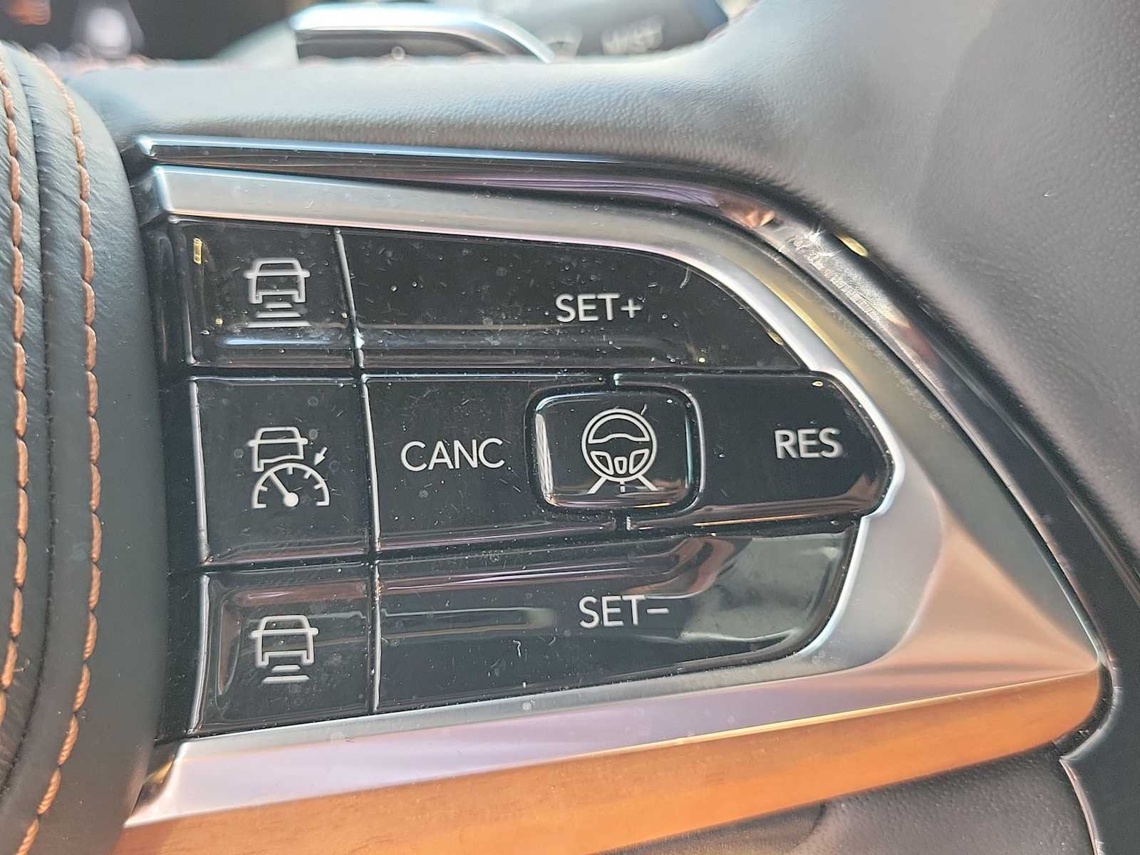 Thumbnail: 2024 Jeep Grand Cherokee - 22