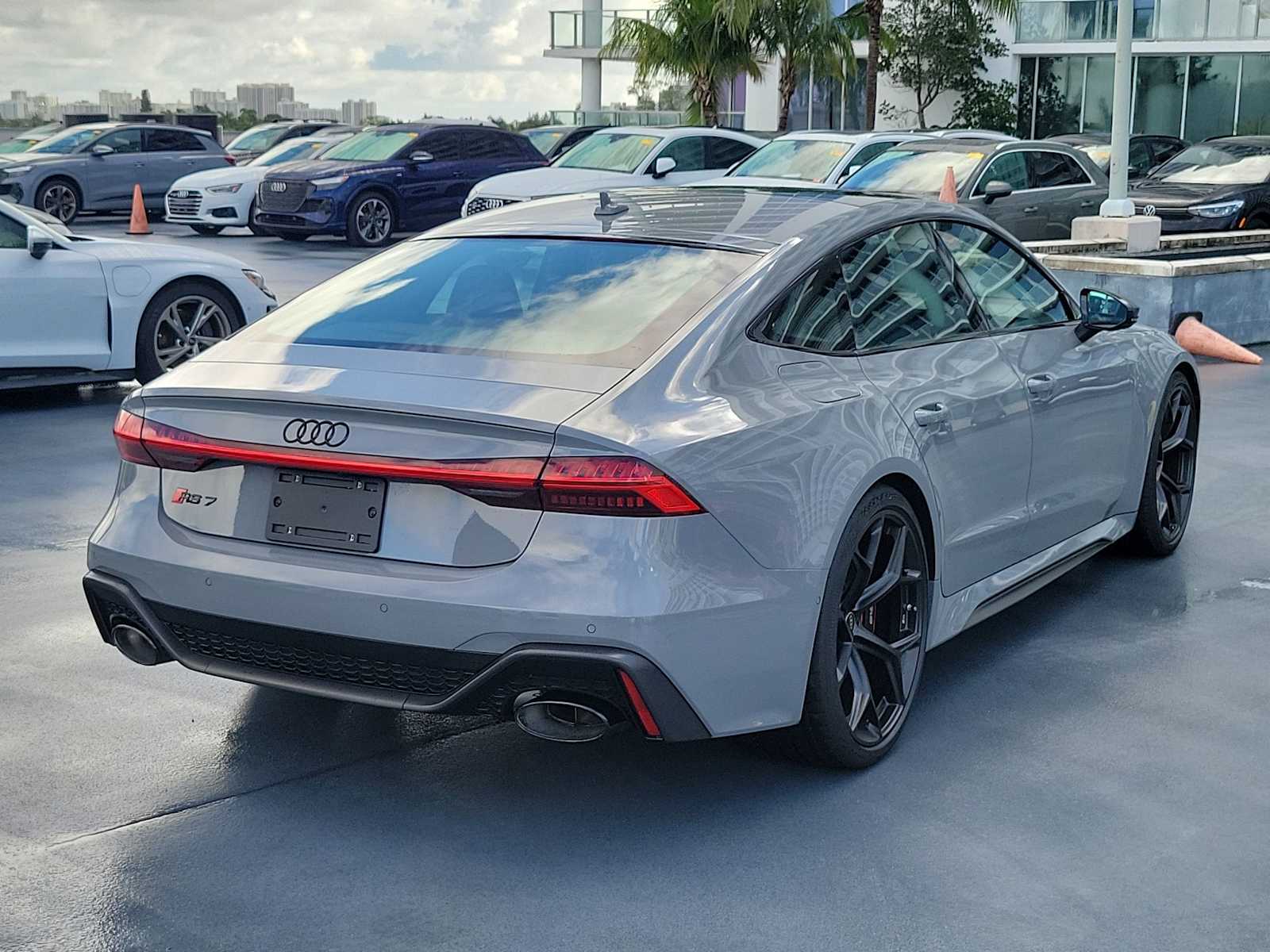 Thumbnail: 2026 Audi RS 7 - 6