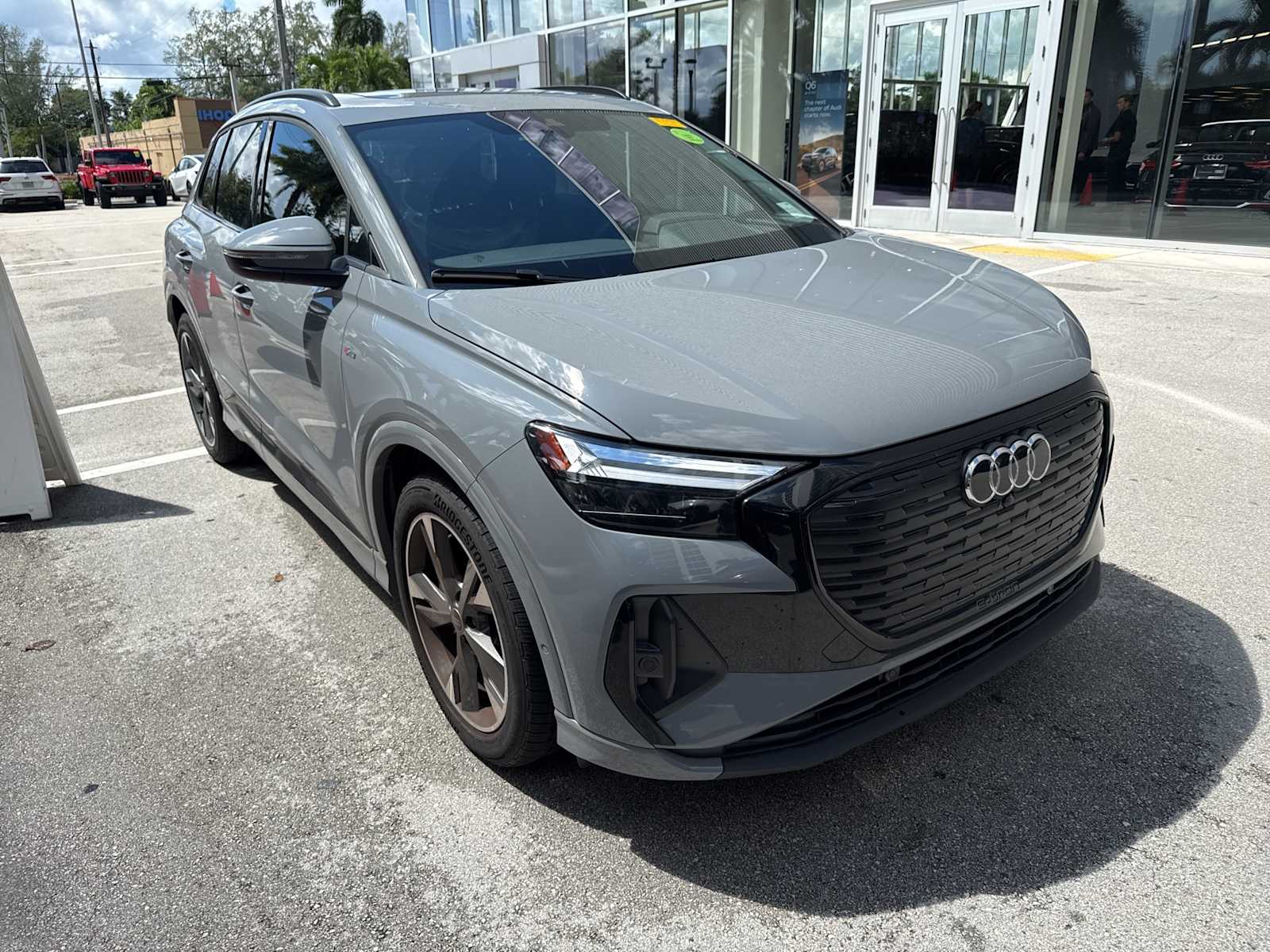 Thumbnail: 2024 Audi Q4 e-tron - 2