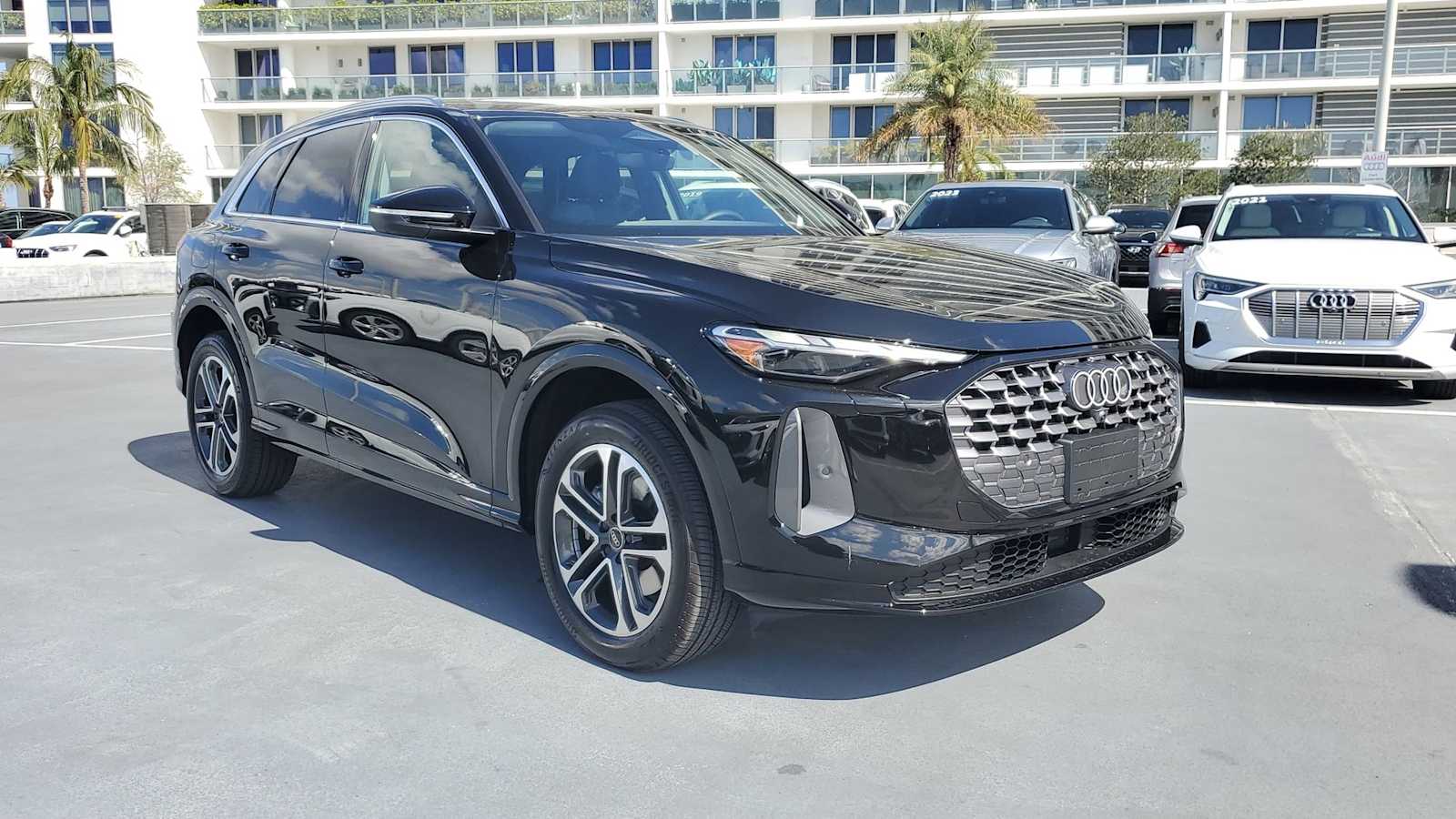 Thumbnail: 2025 Audi Q5 - 8