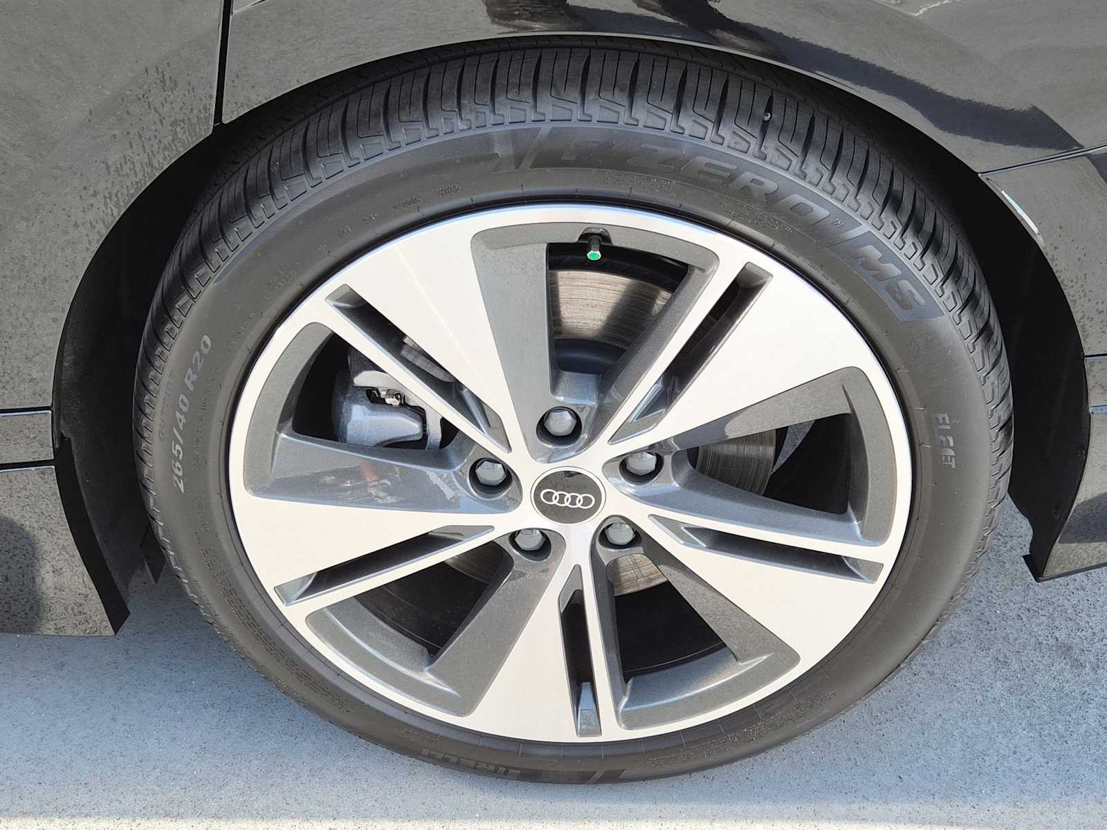 Thumbnail: 2025 Audi e-tron S - 12