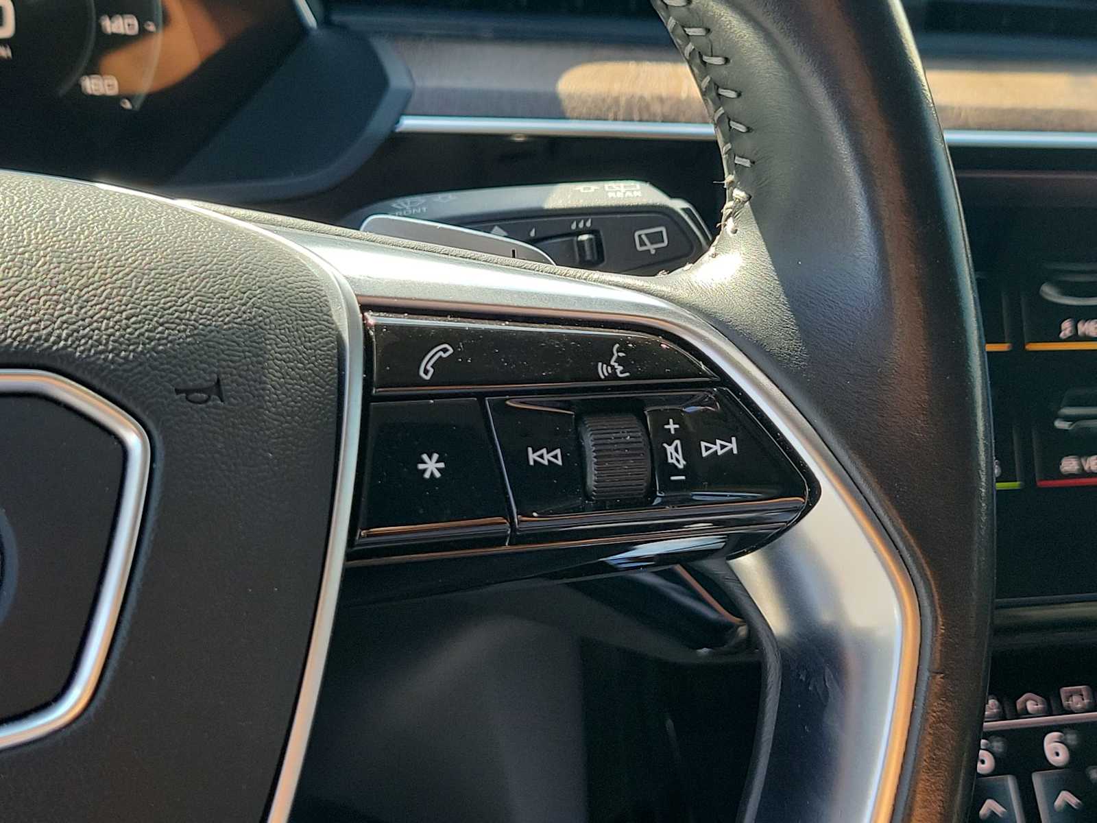 Thumbnail: 2019 Audi e-tron - 22