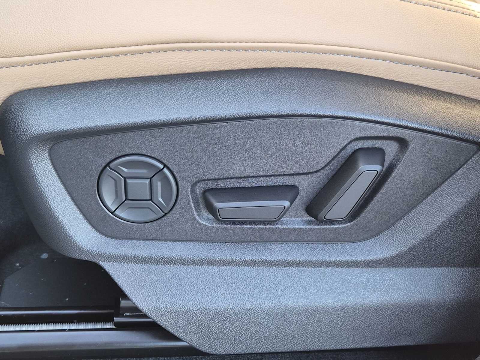 Thumbnail: 2026 Audi Q7 - 16