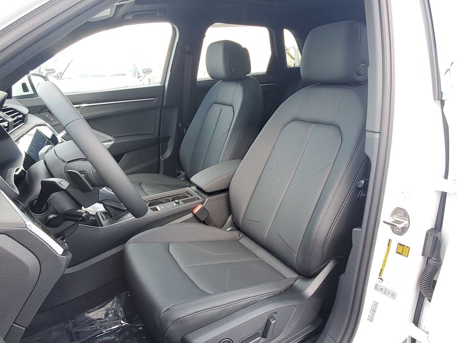 Thumbnail: 2023 Audi Q3 - 15