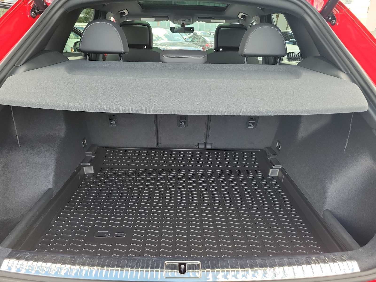 Thumbnail: 2025 Audi Q3 - 26