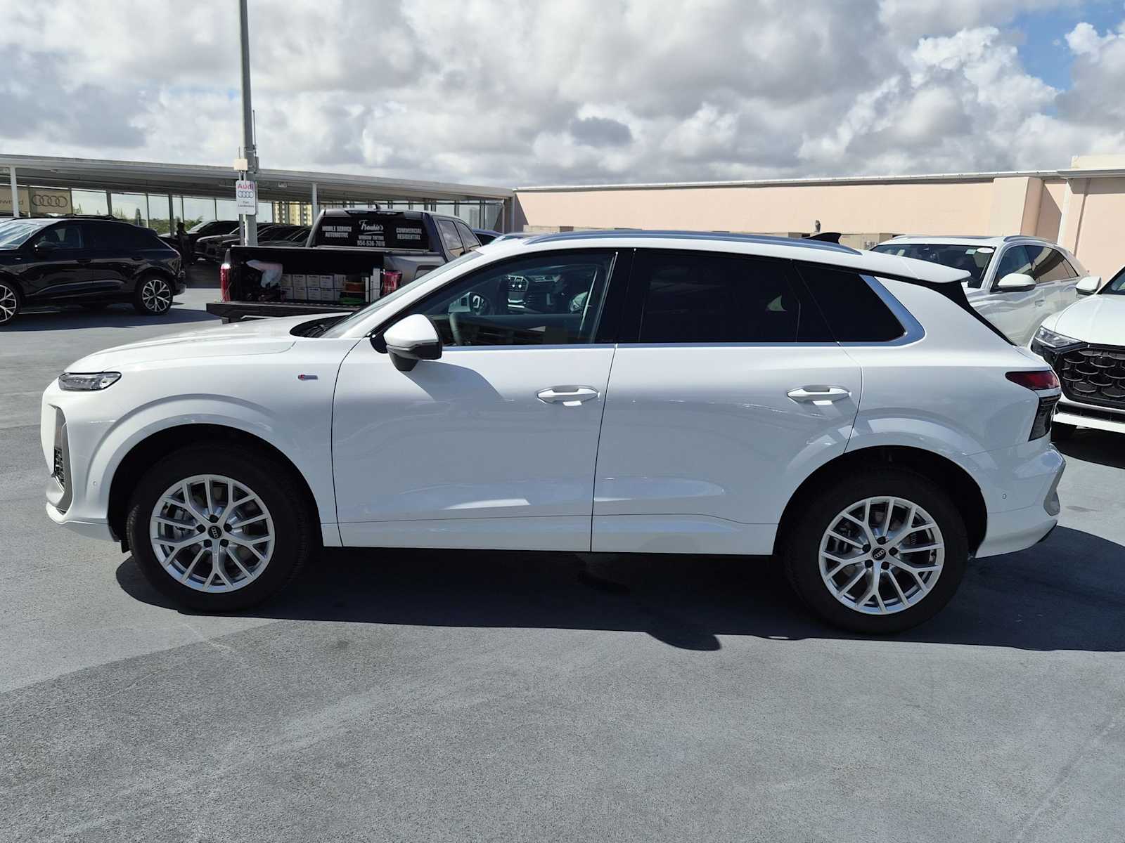 Thumbnail: 2026 Audi Q3 - 3