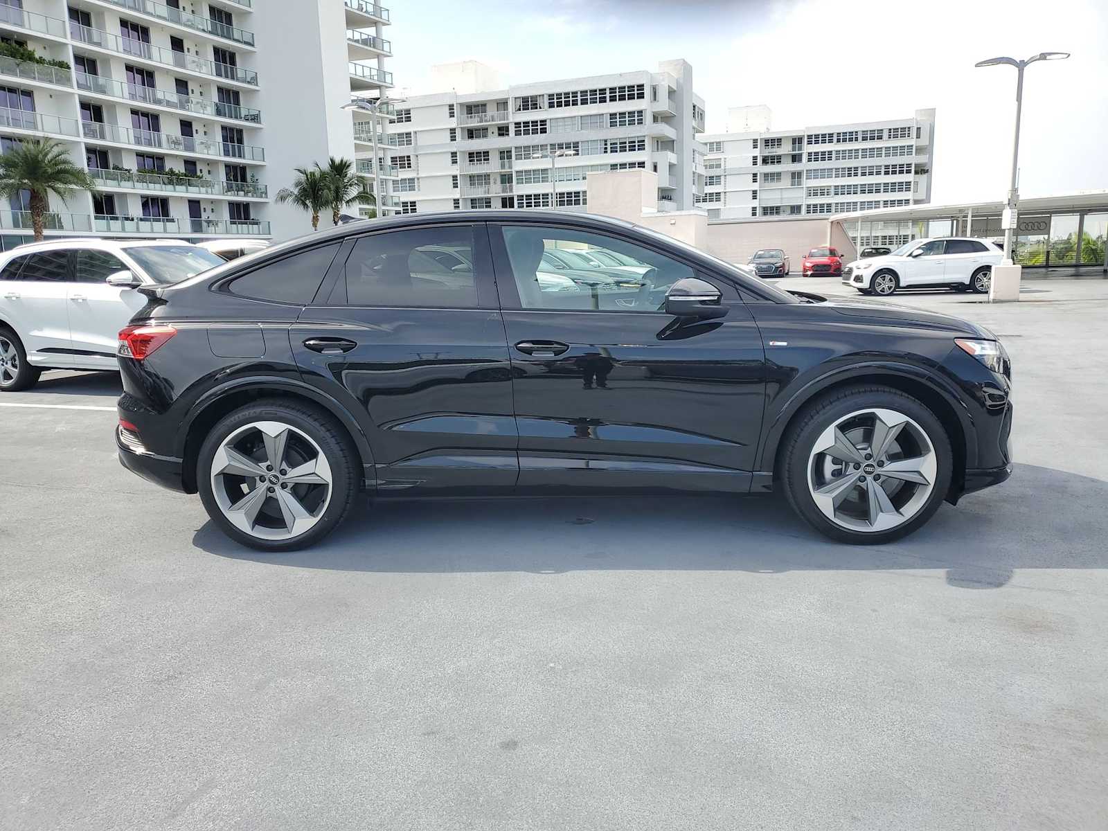 Thumbnail: 2025 Audi Q4 e-tron - 7