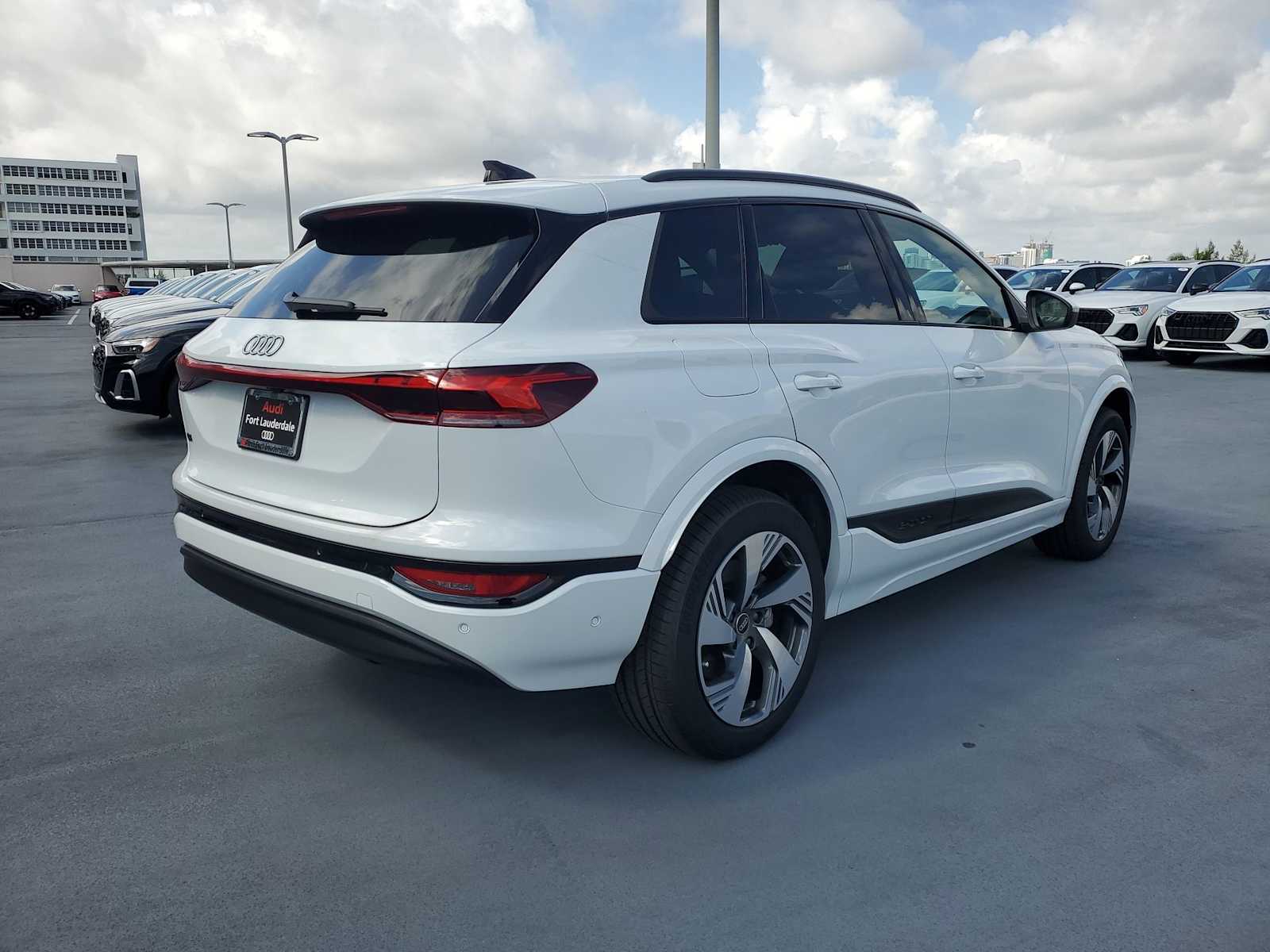 Thumbnail: 2025 Audi Q6 e-tron - 6