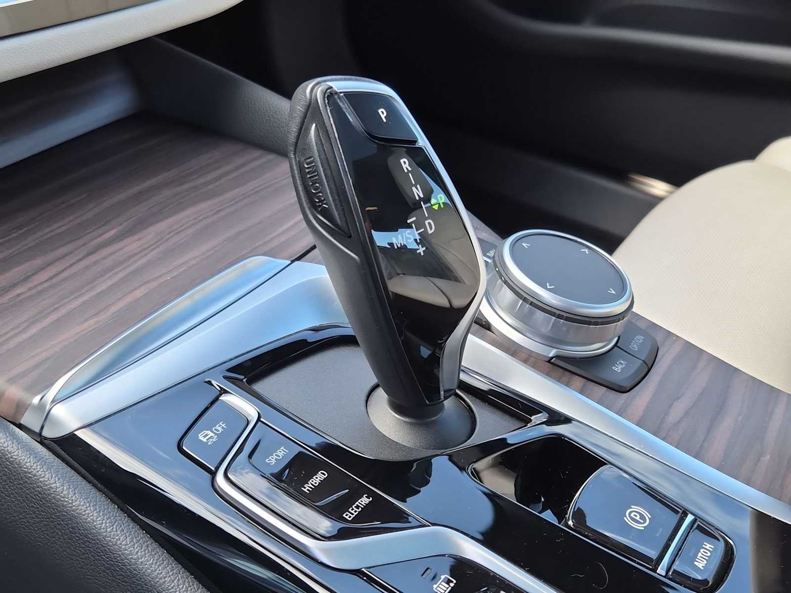 Thumbnail: 2021 BMW 5 Series - 25