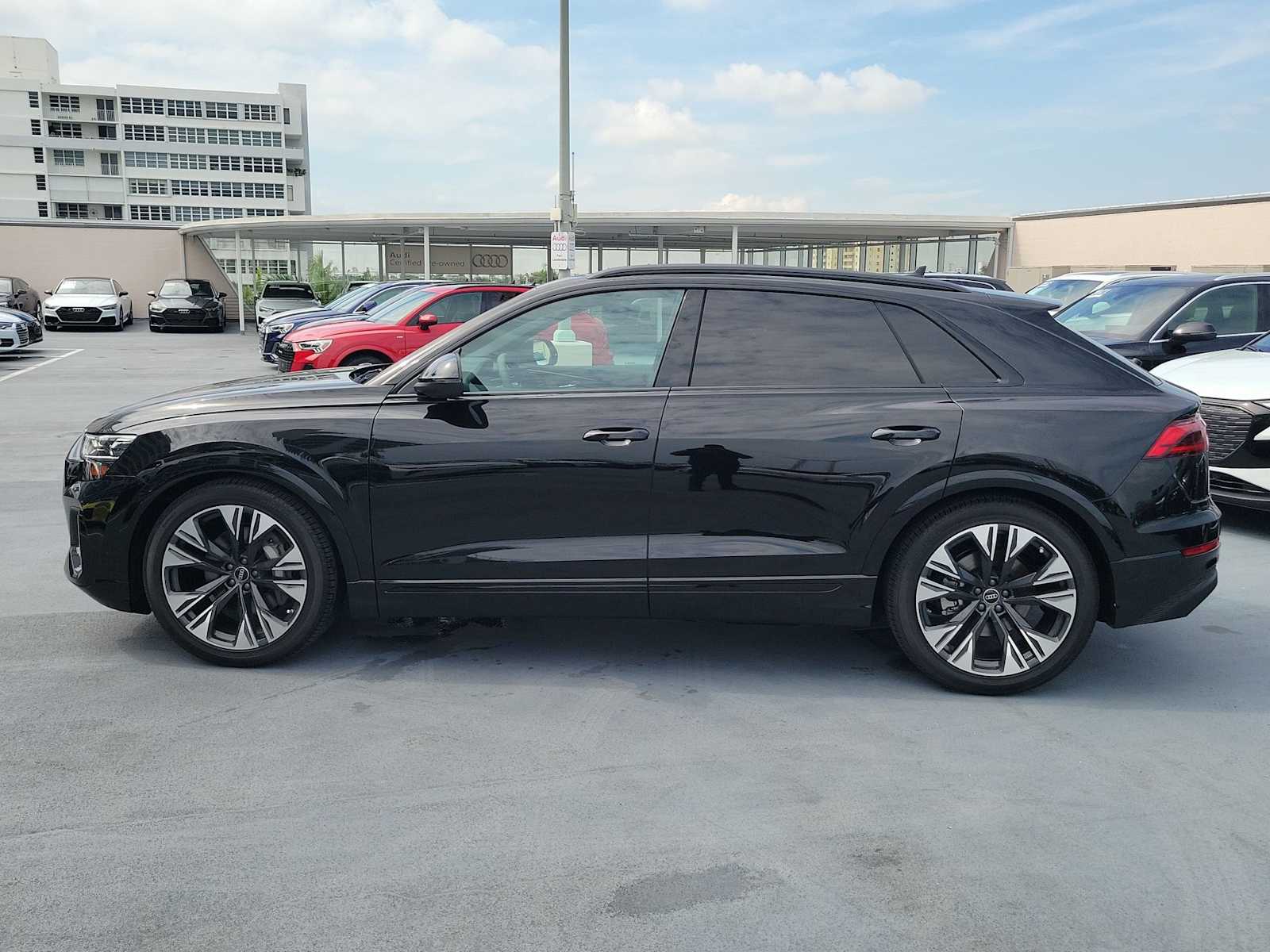 Thumbnail: 2025 Audi Q8 - 3