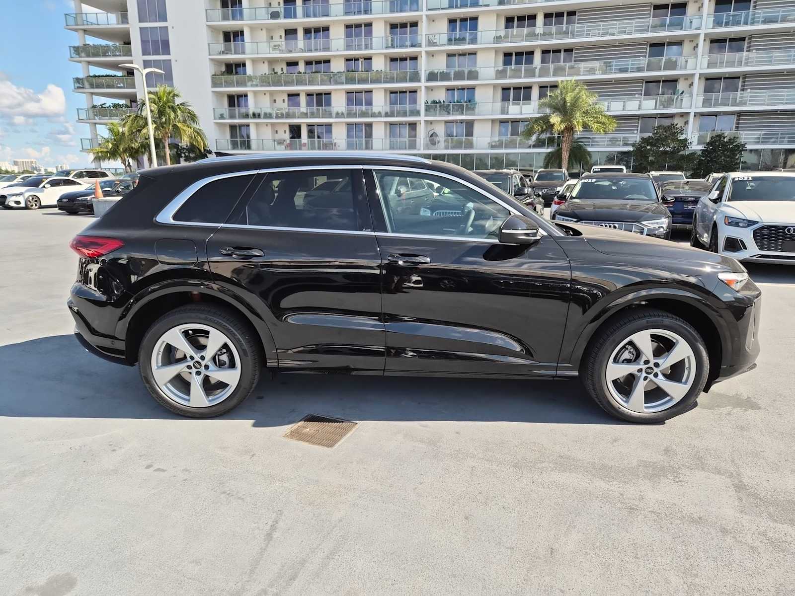 Thumbnail: 2025 Audi Q5 - 7