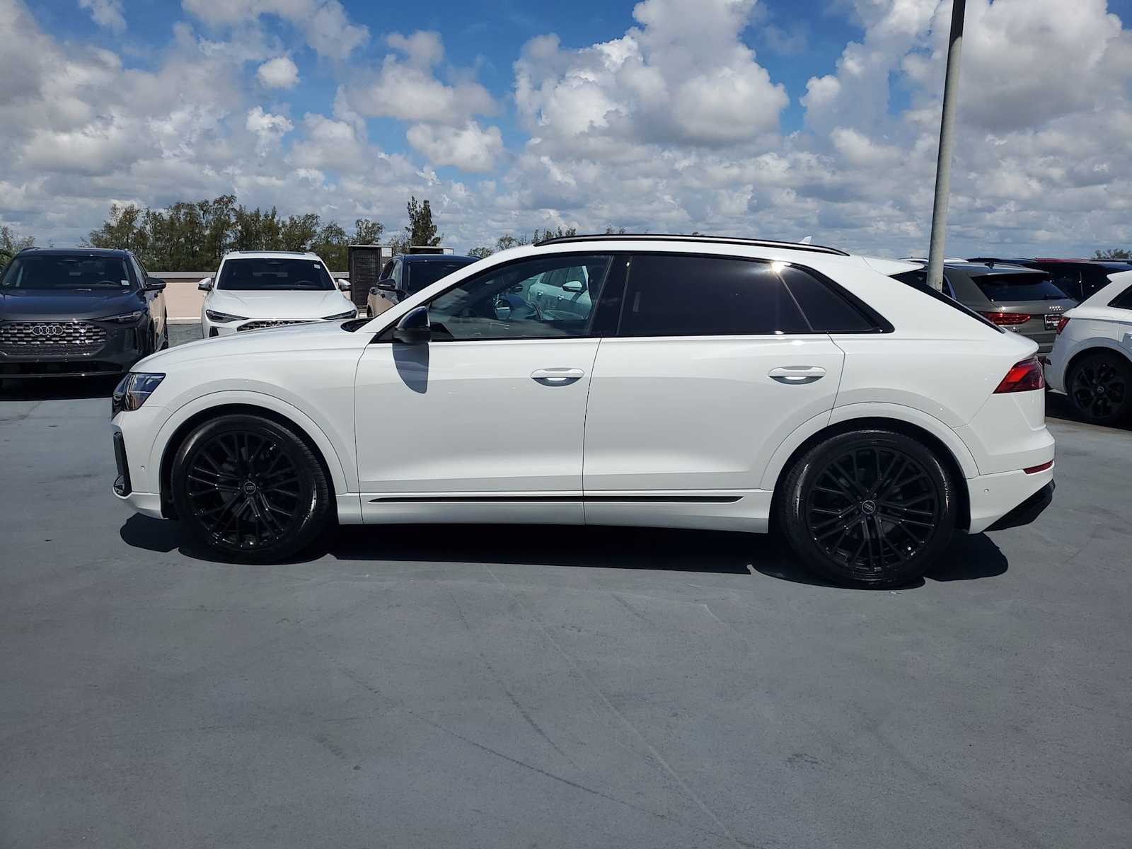 Thumbnail: 2025 Audi SQ8 - 3