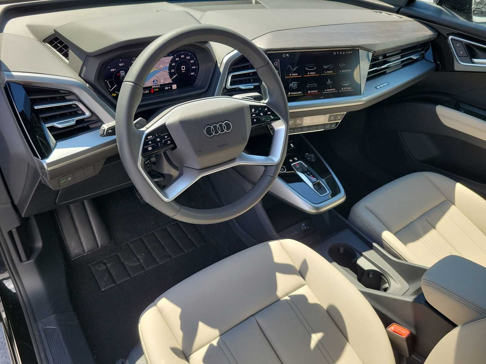 Thumbnail: 2026 Audi Q4 e-tron - 2
