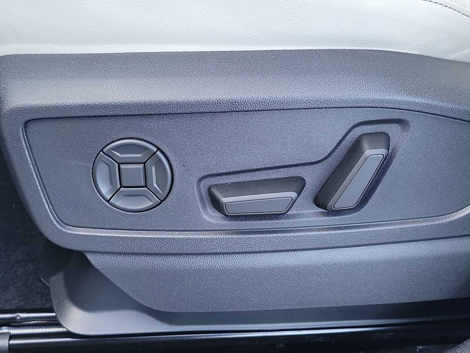 Thumbnail: 2025 Audi Q5 - 16