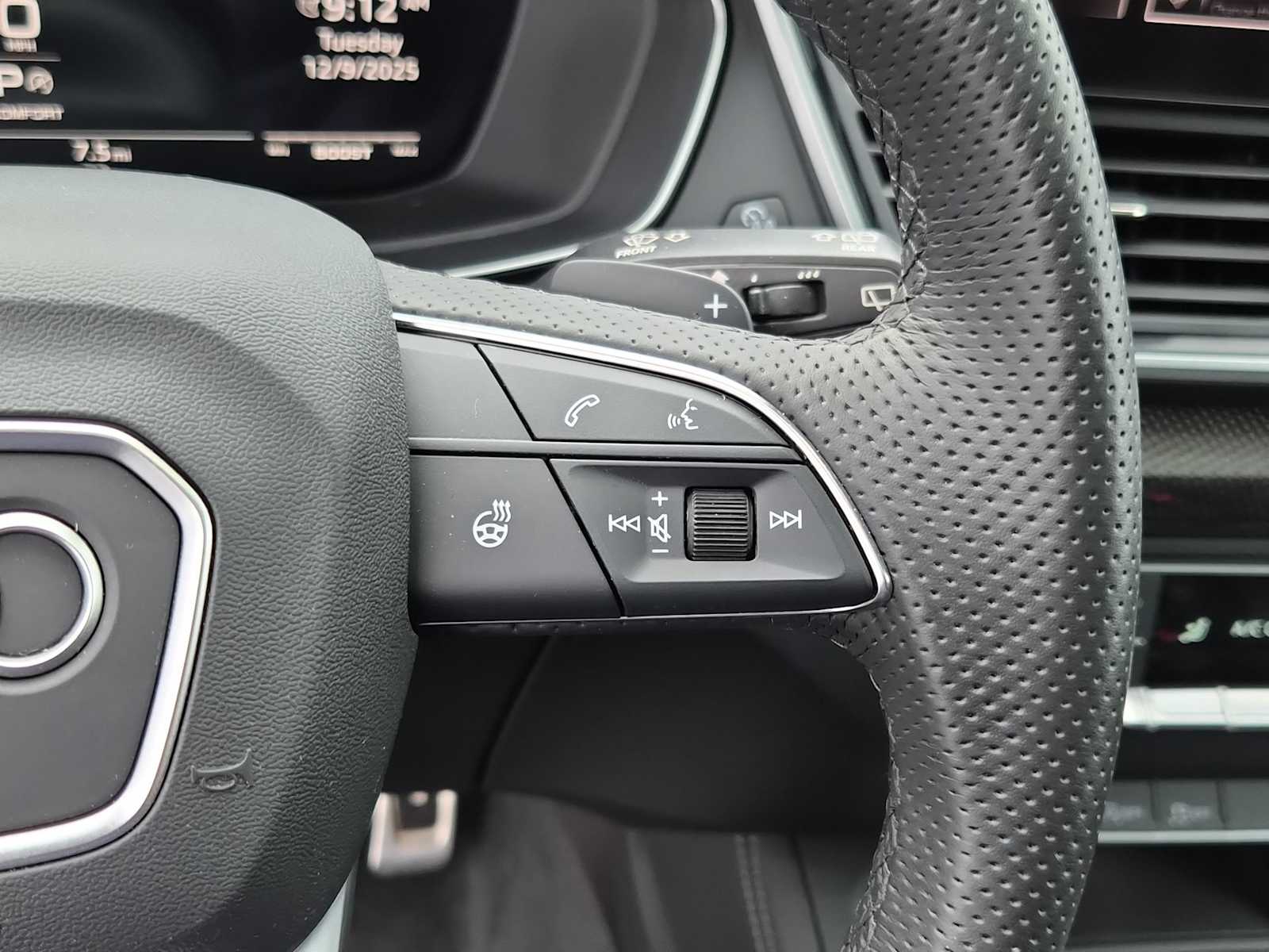 Thumbnail: 2025 Audi SQ5 - 22