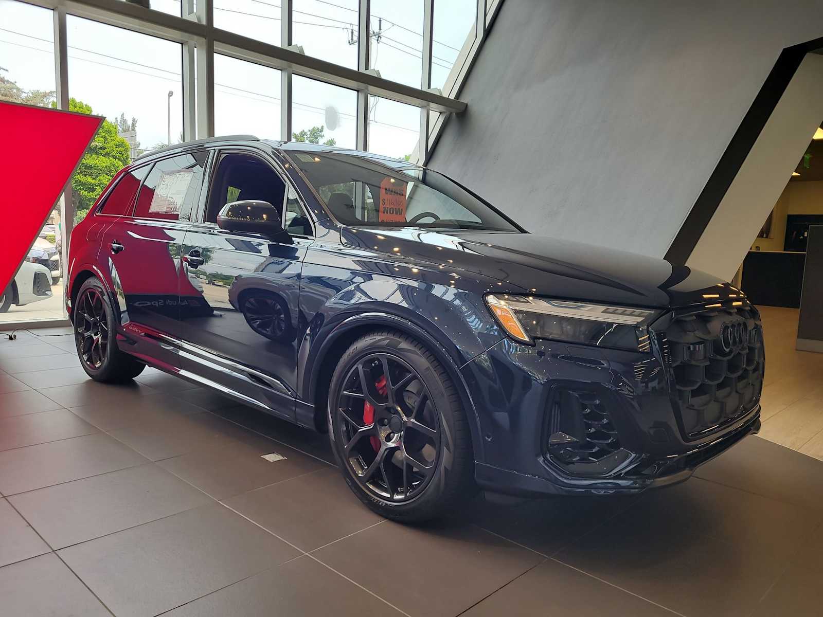 Thumbnail: 2026 Audi SQ7 - 6