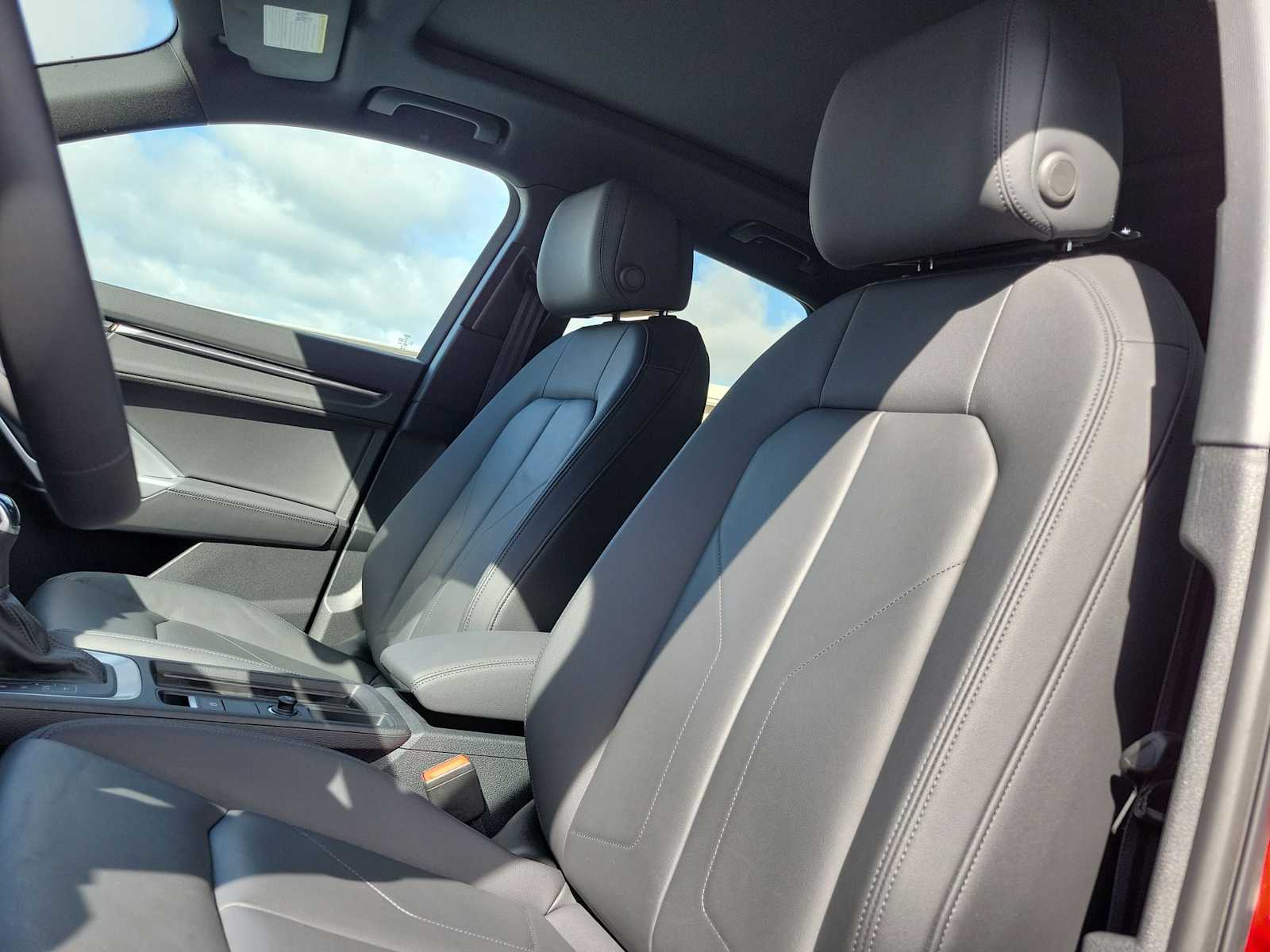 Thumbnail: 2025 Audi Q3 - 16