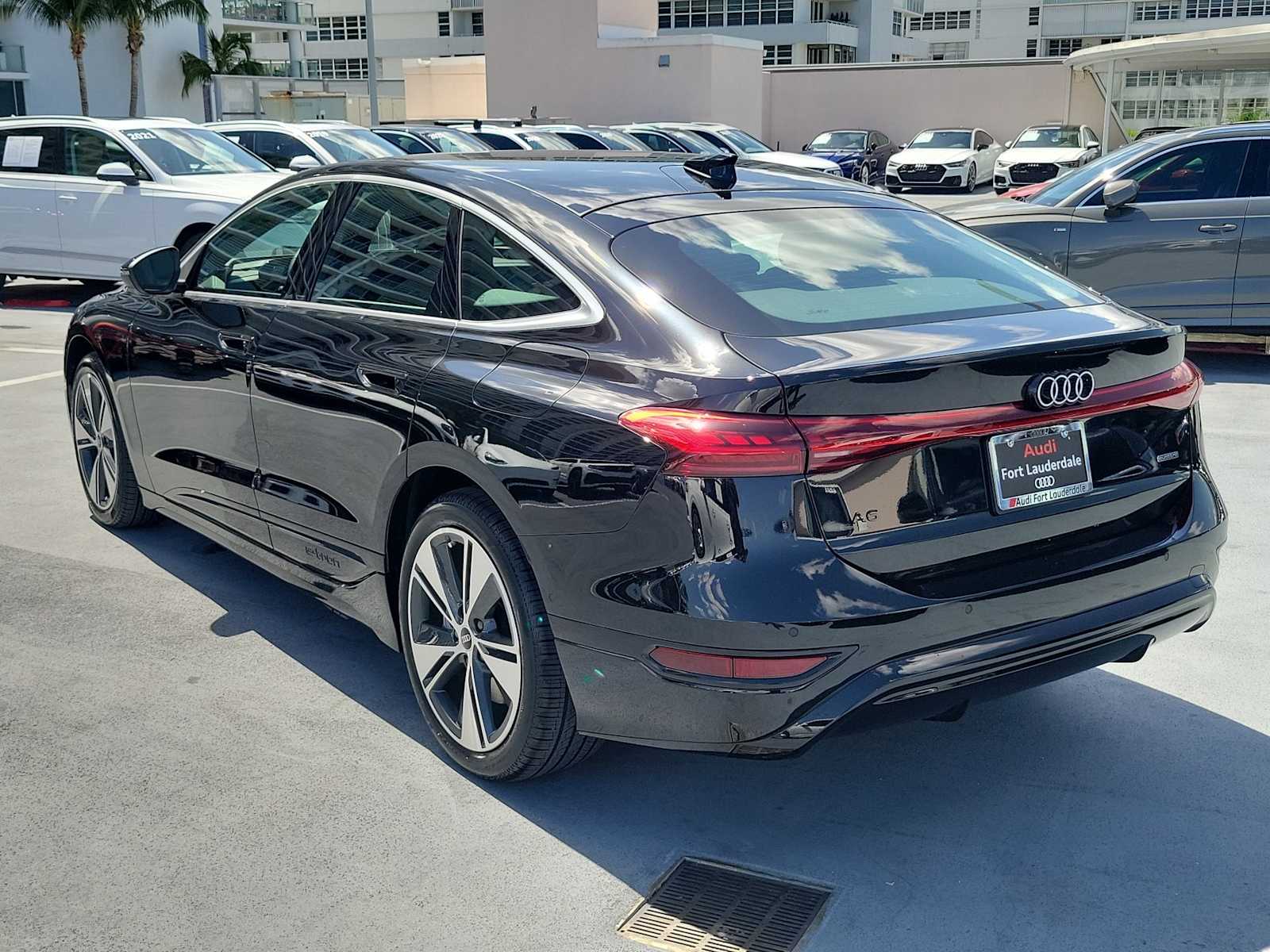 Thumbnail: 2025 Audi e-tron S - 4