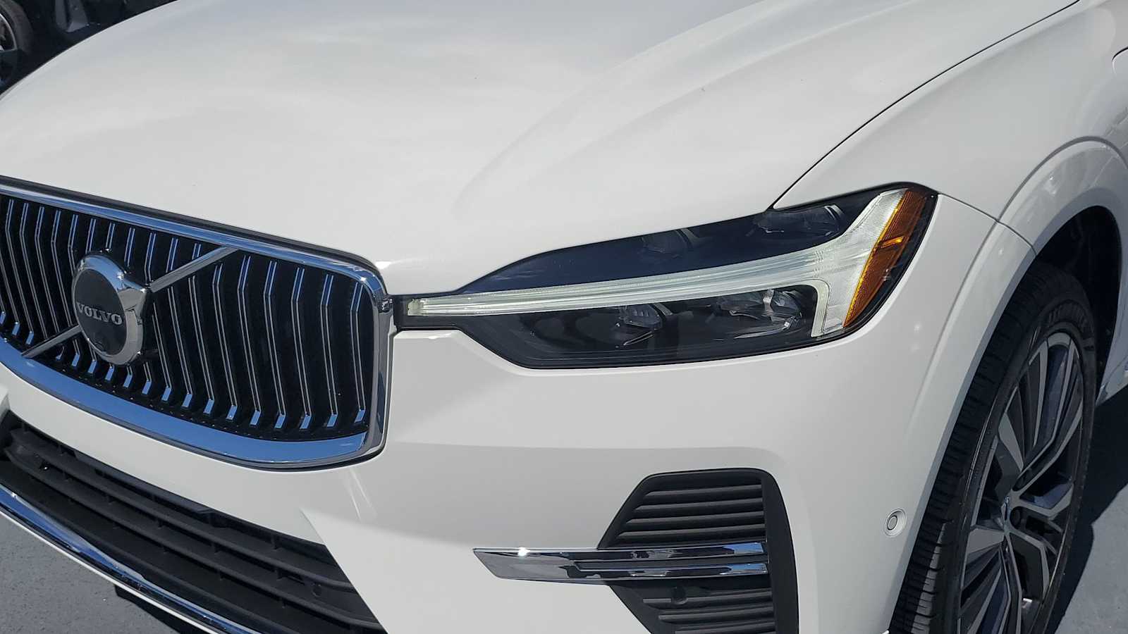 Thumbnail: 2022 Volvo XC60 - 10