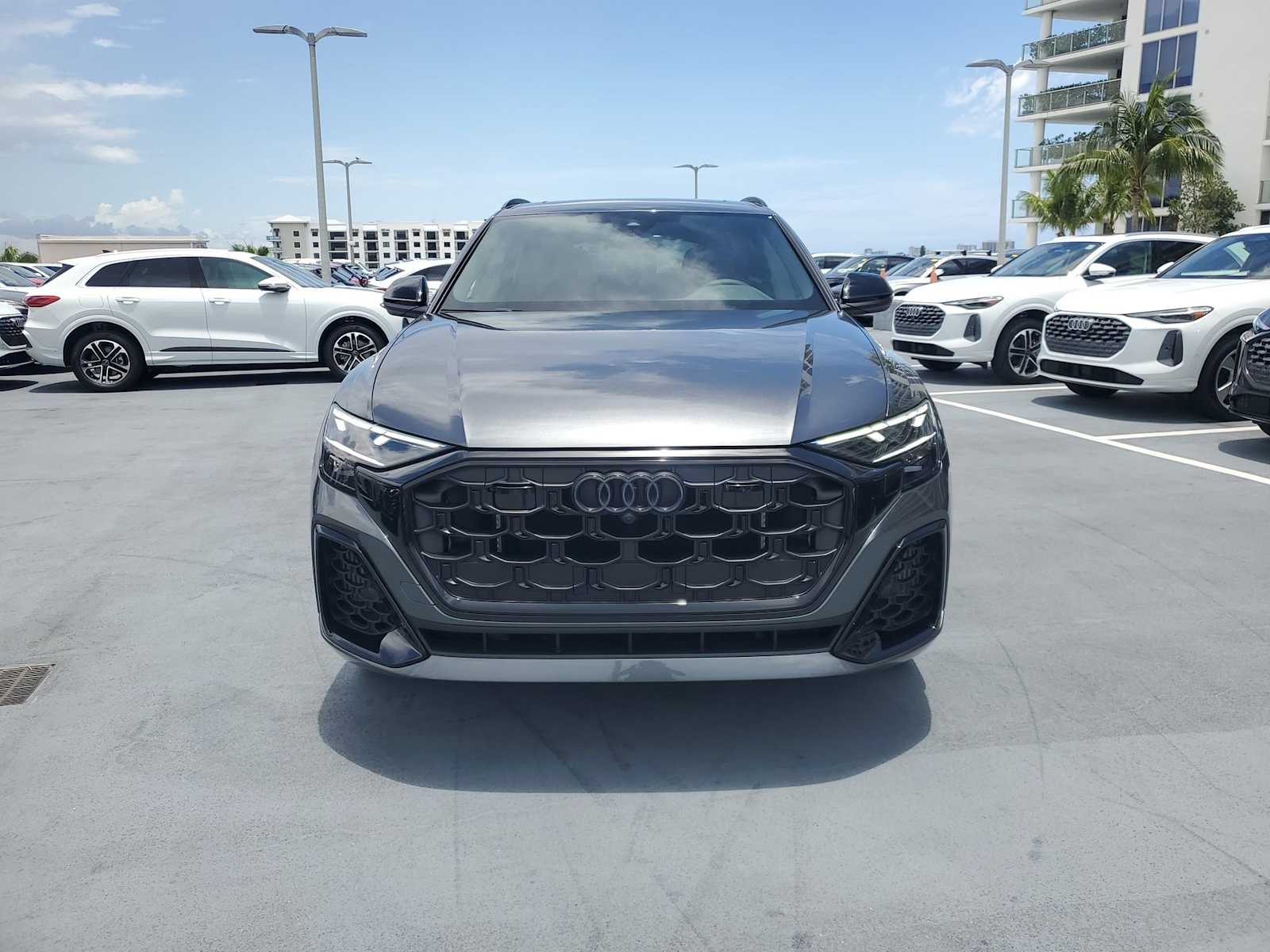 Thumbnail: 2025 Audi SQ8 - 9