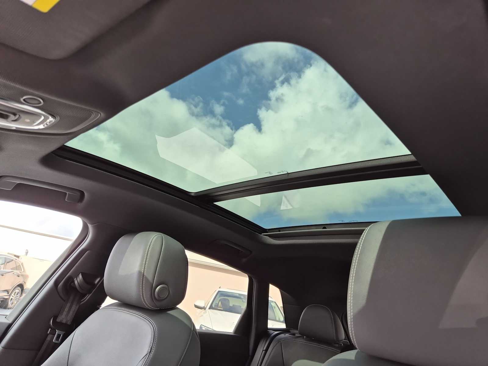 Thumbnail: 2023 Audi e-tron - 18