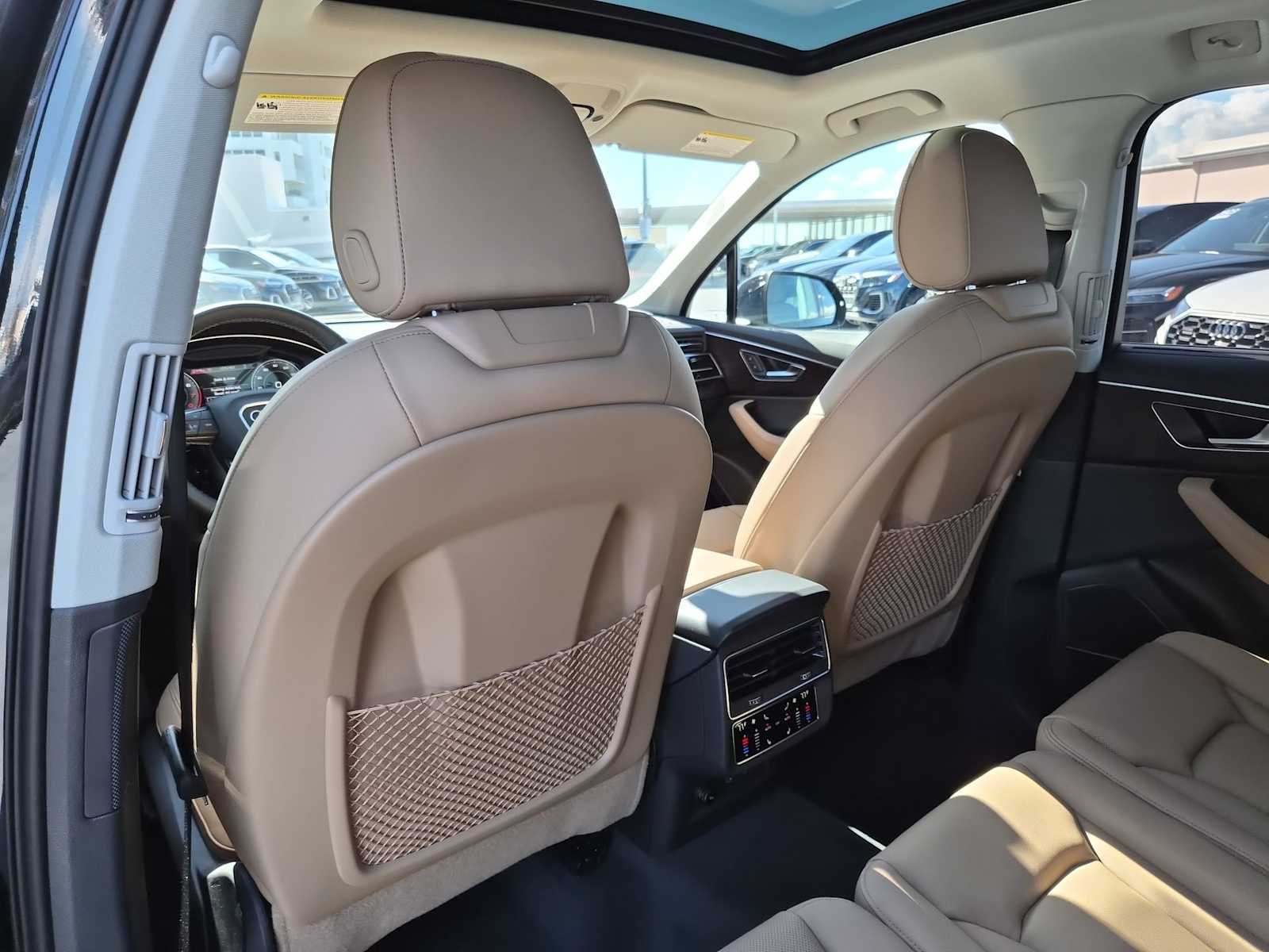 Thumbnail: 2026 Audi Q7 - 17