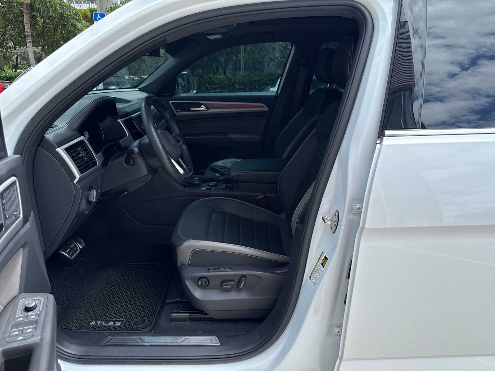 Thumbnail: 2023 Volkswagen Atlas - 2