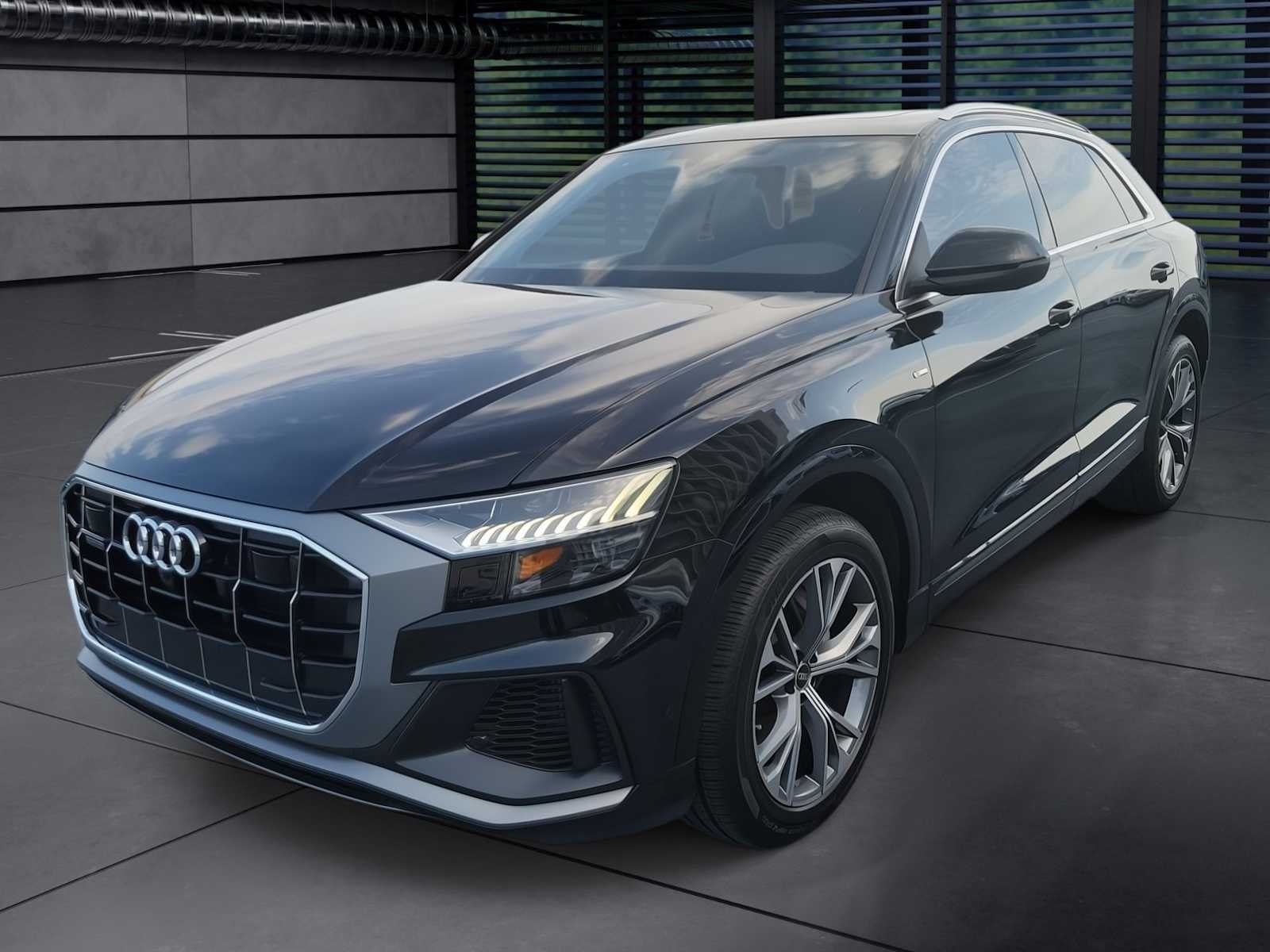 2023 Audi Q8 Premium Plus