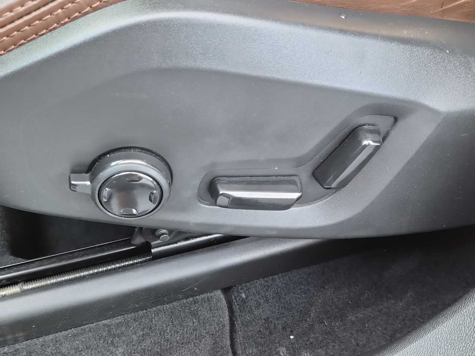 Thumbnail: 2021 Volvo XC60 - 16