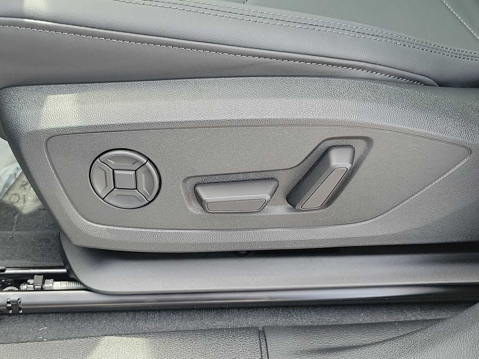 Thumbnail: 2025 Audi Q3 - 16