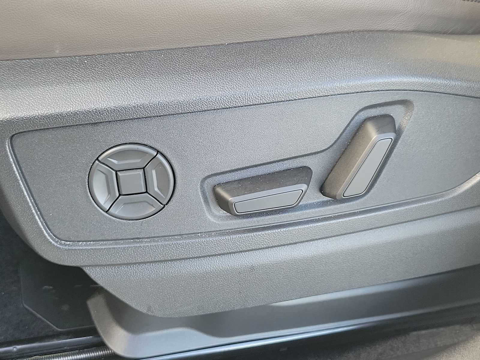 Thumbnail: 2025 Audi Q5 - 16