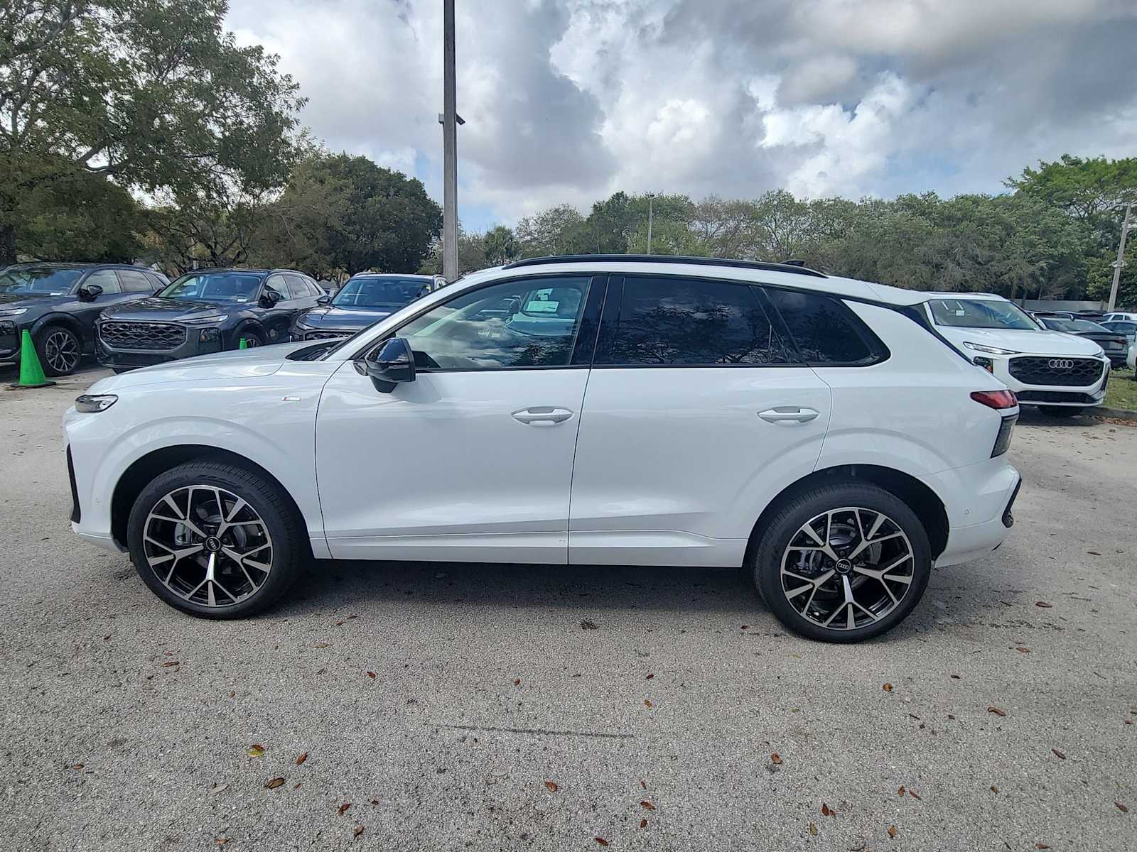 Thumbnail: 2026 Audi Q3 - 5