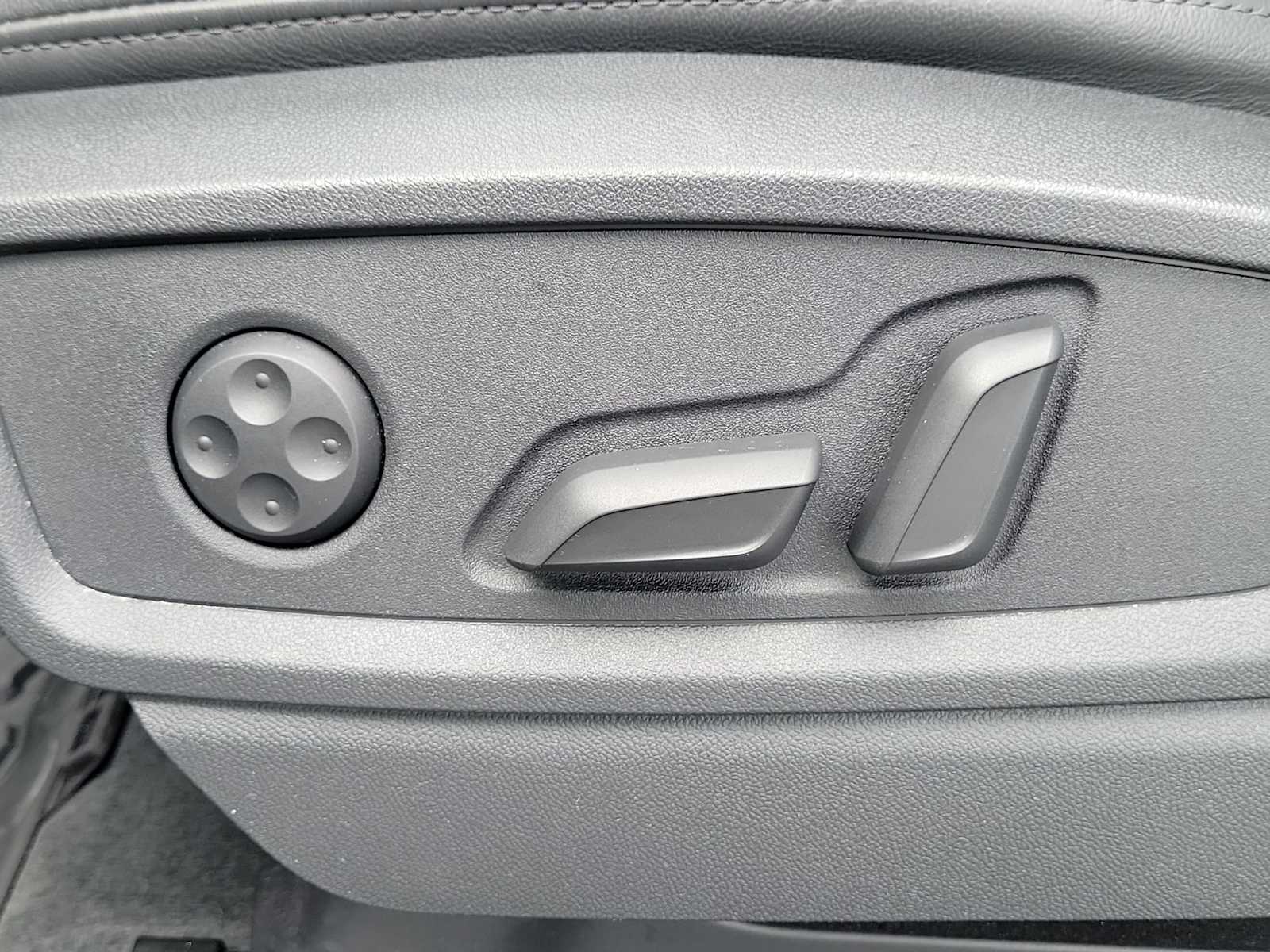 Thumbnail: 2023 Audi Q5 - 16