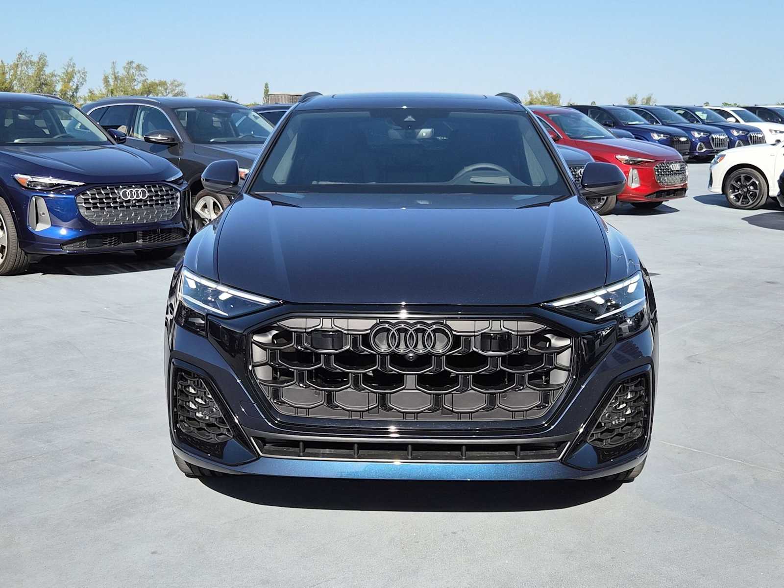 Thumbnail: 2026 Audi Q8 - 9