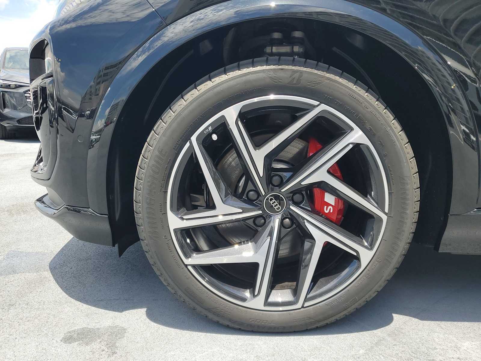 Thumbnail: 2025 Audi SQ6 e-tron - 10