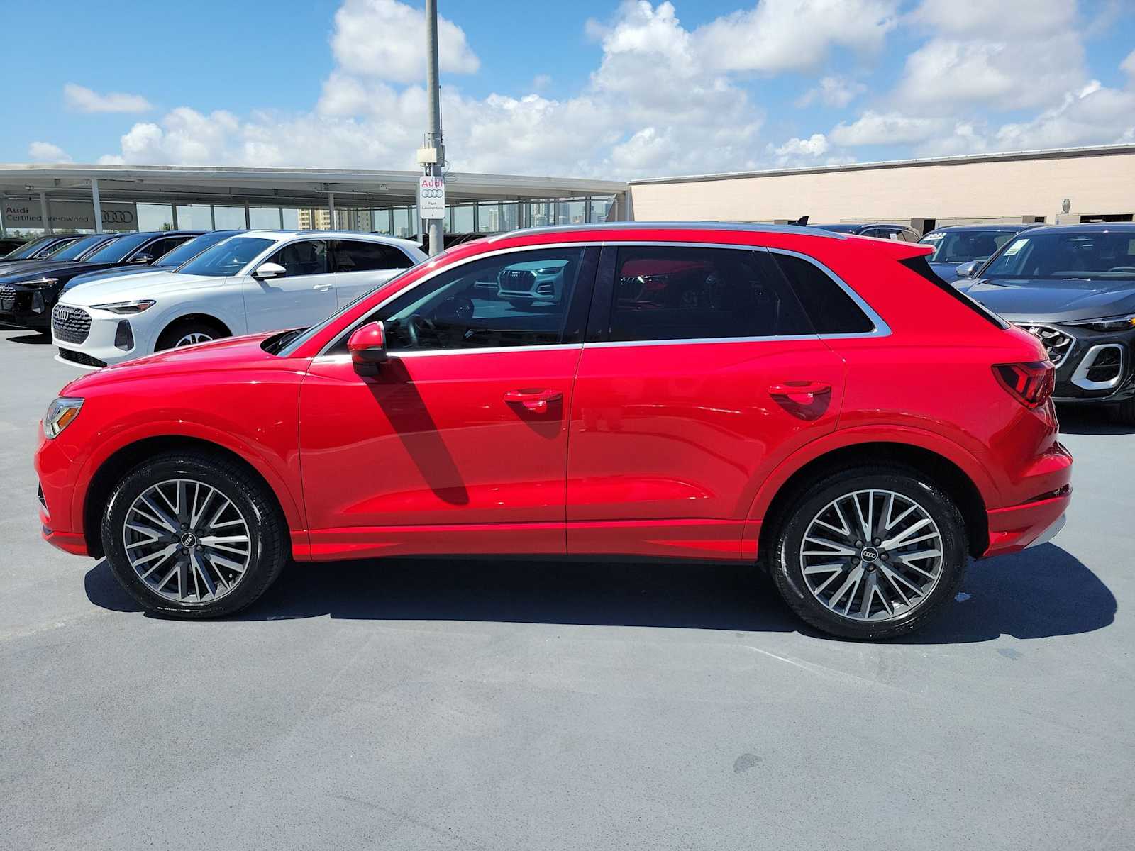Thumbnail: 2021 Audi Q3 - 3