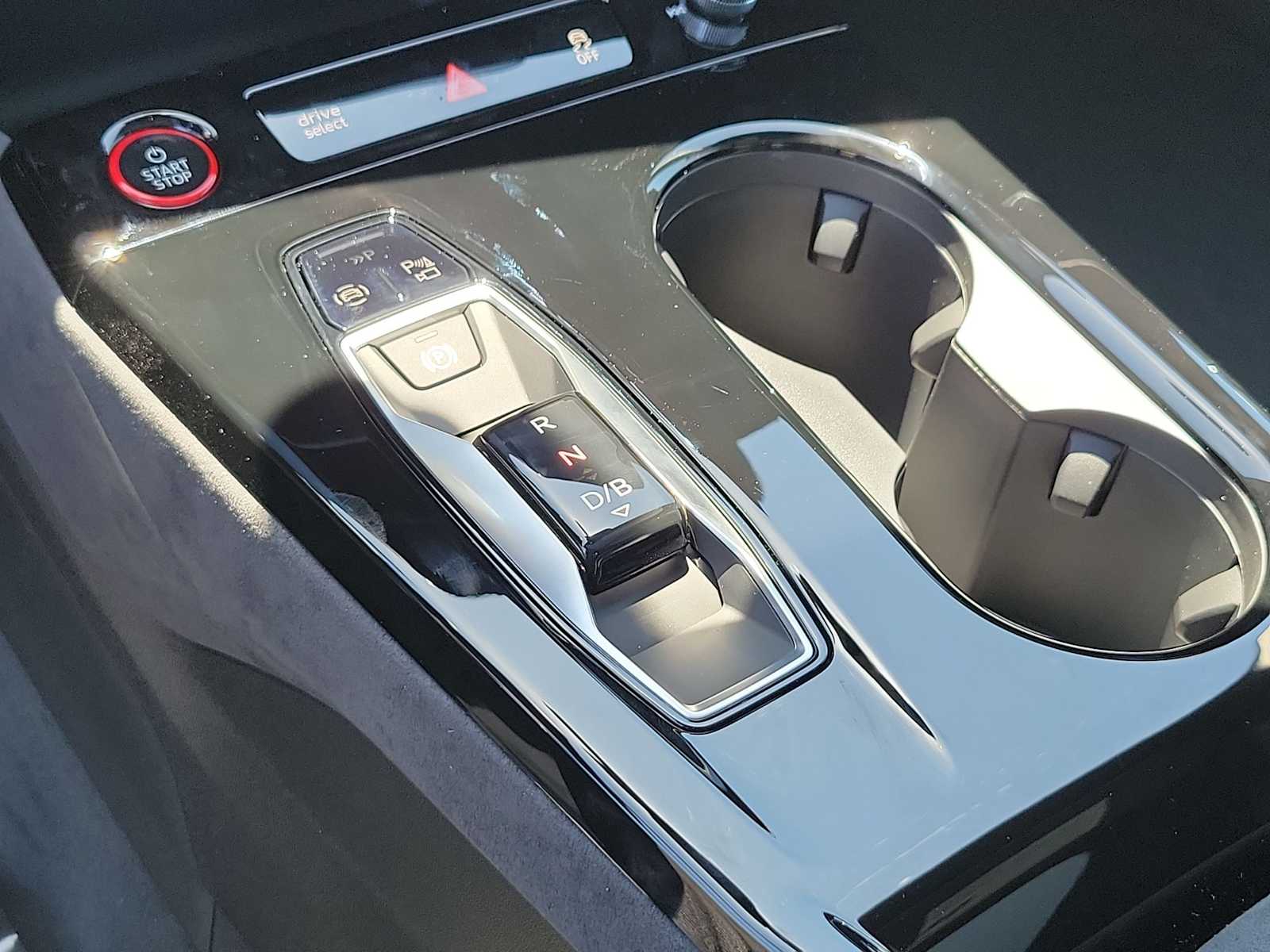 Thumbnail: 2025 Audi e-tron S - 25