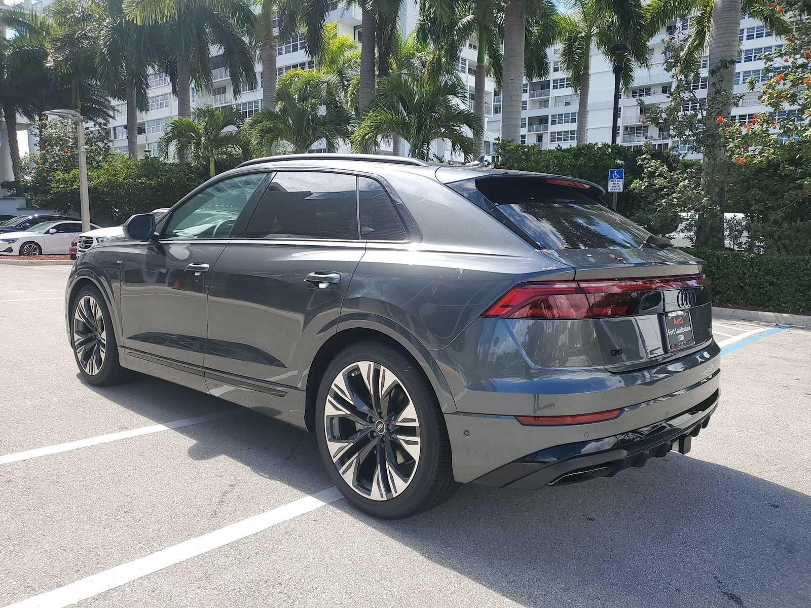 Thumbnail: 2025 Audi Q8 - 4