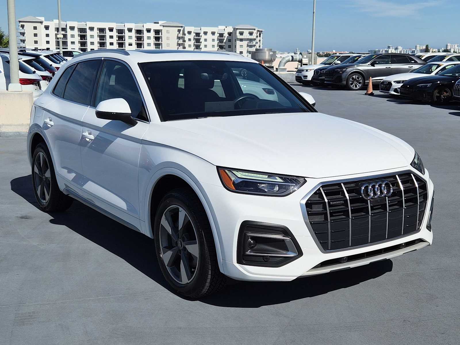 Thumbnail: 2022 Audi Q5 - 8