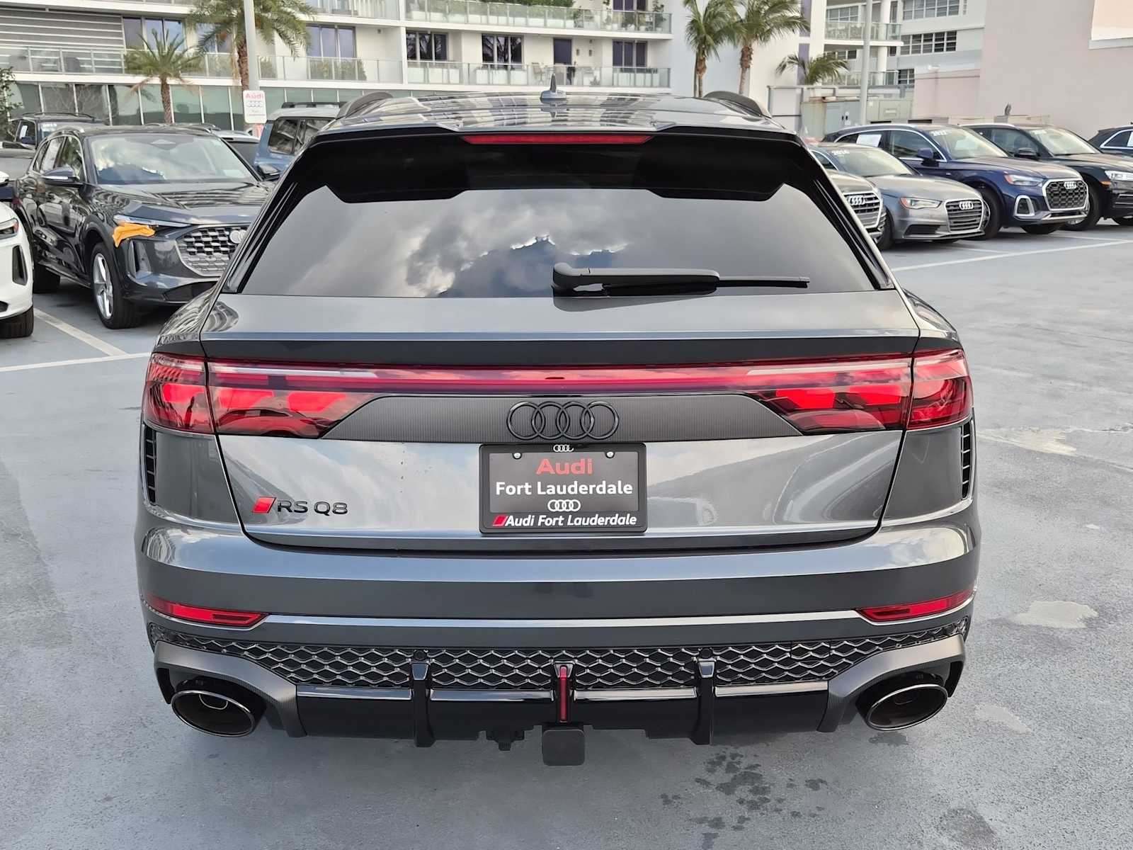 Thumbnail: 2026 Audi RS Q8 - 5